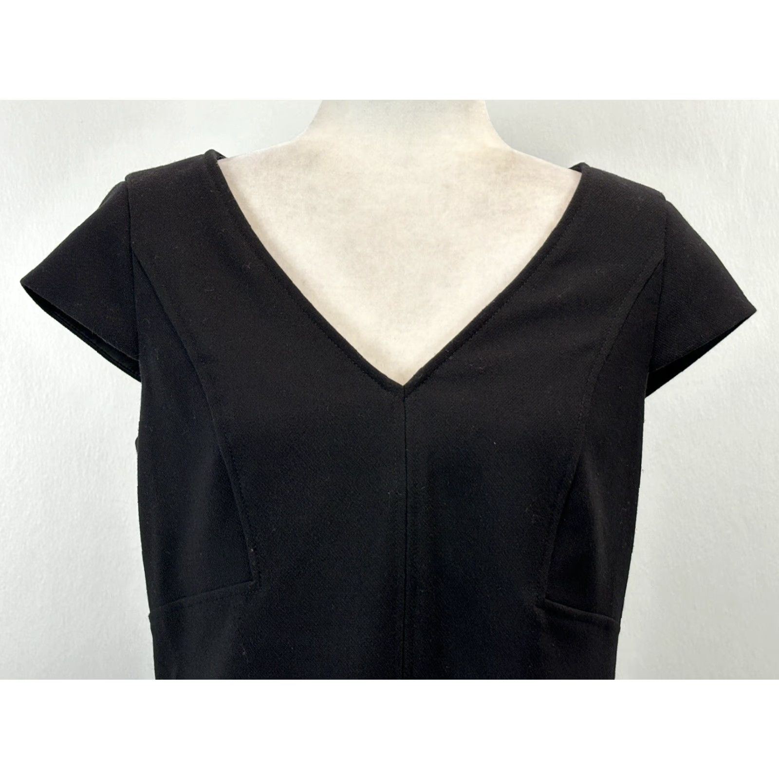 Talbots Talbots Vneck Cap Sleeve Dress 8 Black Pencil Career Sheath Knee Length Womens Size M / US 6-8 / IT 42-44 - 5 Thumbnail