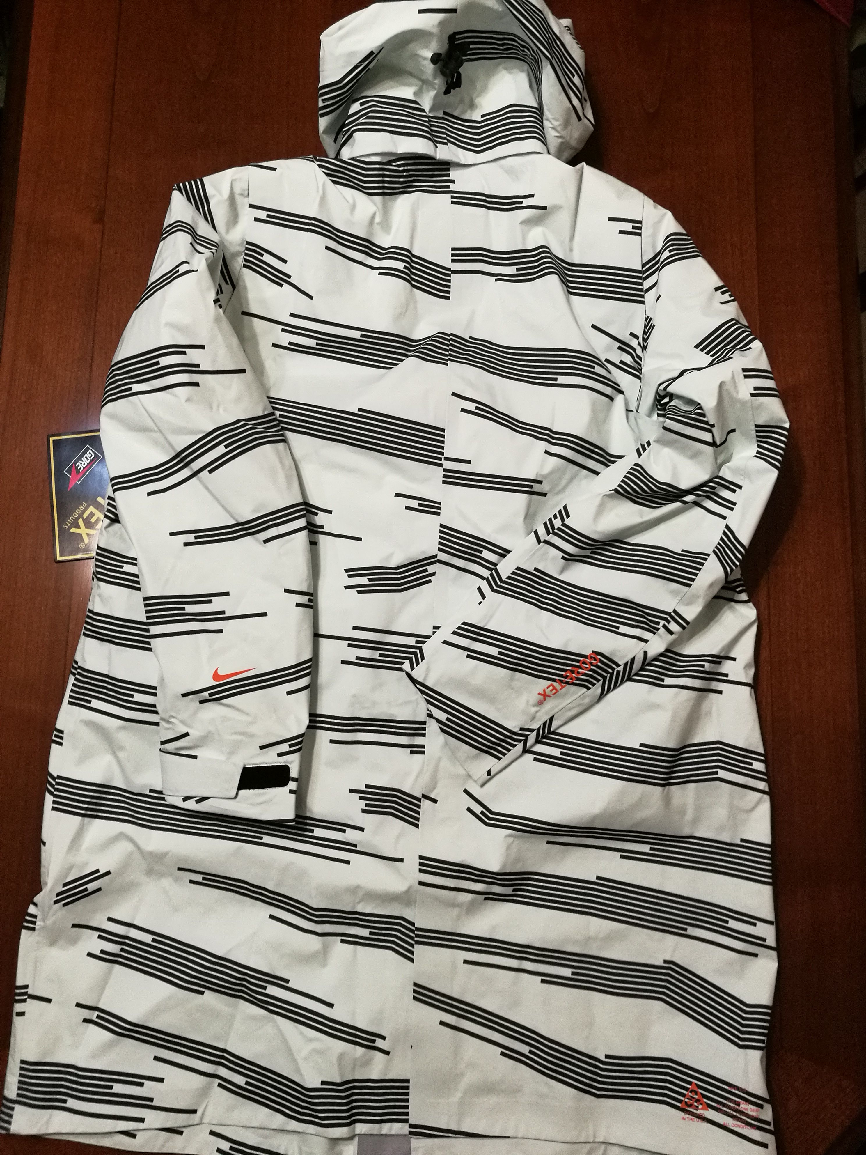 Nike ACG Nikelab ACG GORE-TEX Barely Green Jacket WMNS L 924079-372 Size L / US 10 / IT 46 - 7 Thumbnail