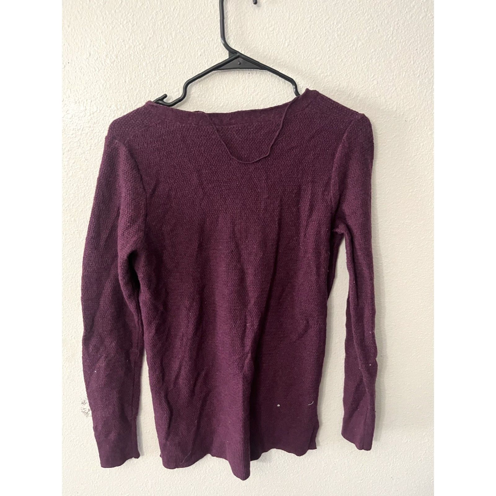 Gap Gap Women Solid V-Neck Knit Sweater Shirt Long Sleeve XS Maroon Men? (No, keep gender at end) Size XS / US 0-2 / IT 36-38 - 2 Thumbnail