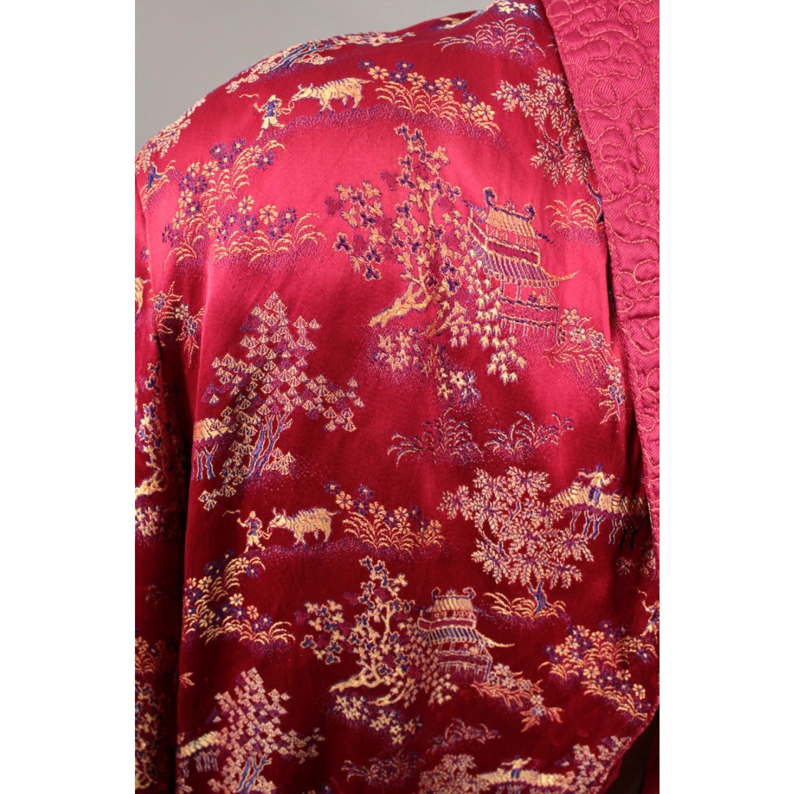 Vintage VINTAGE Leao De Ouro Robe / Smoking Jacket 50s Red Rayon Short Sz M Medium Men’s 1950s Size US 35 - 4 Thumbnail