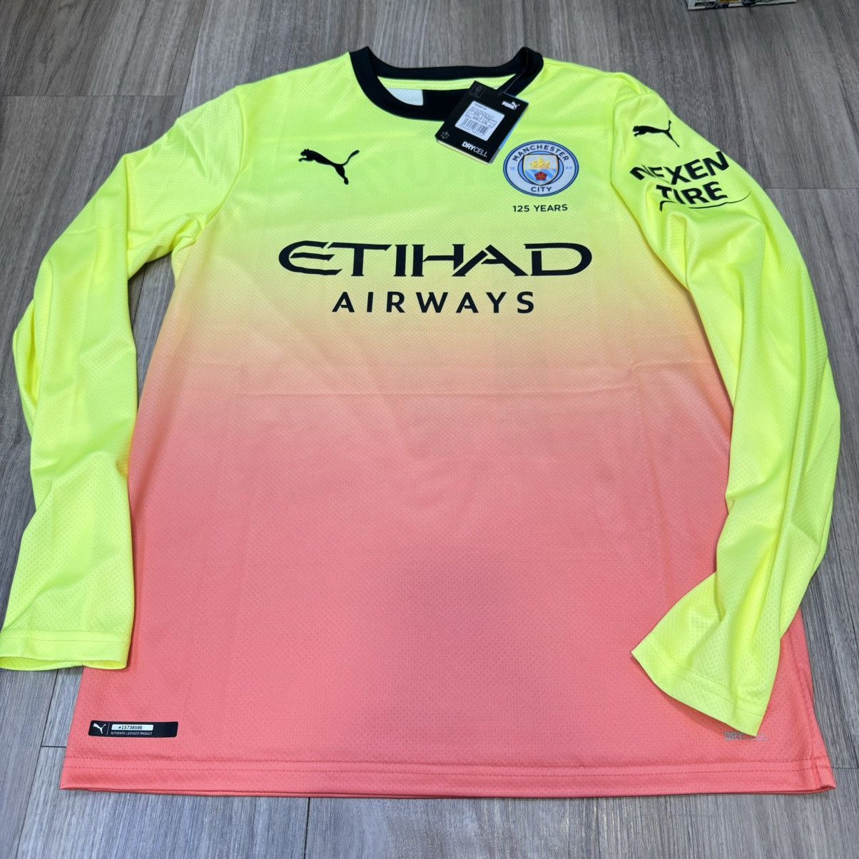 Puma (Youth size)Manchester City 19/20 L/S away #17 De Bruyne Size US XS / EU 42 / 0 - 1 Thumbnail