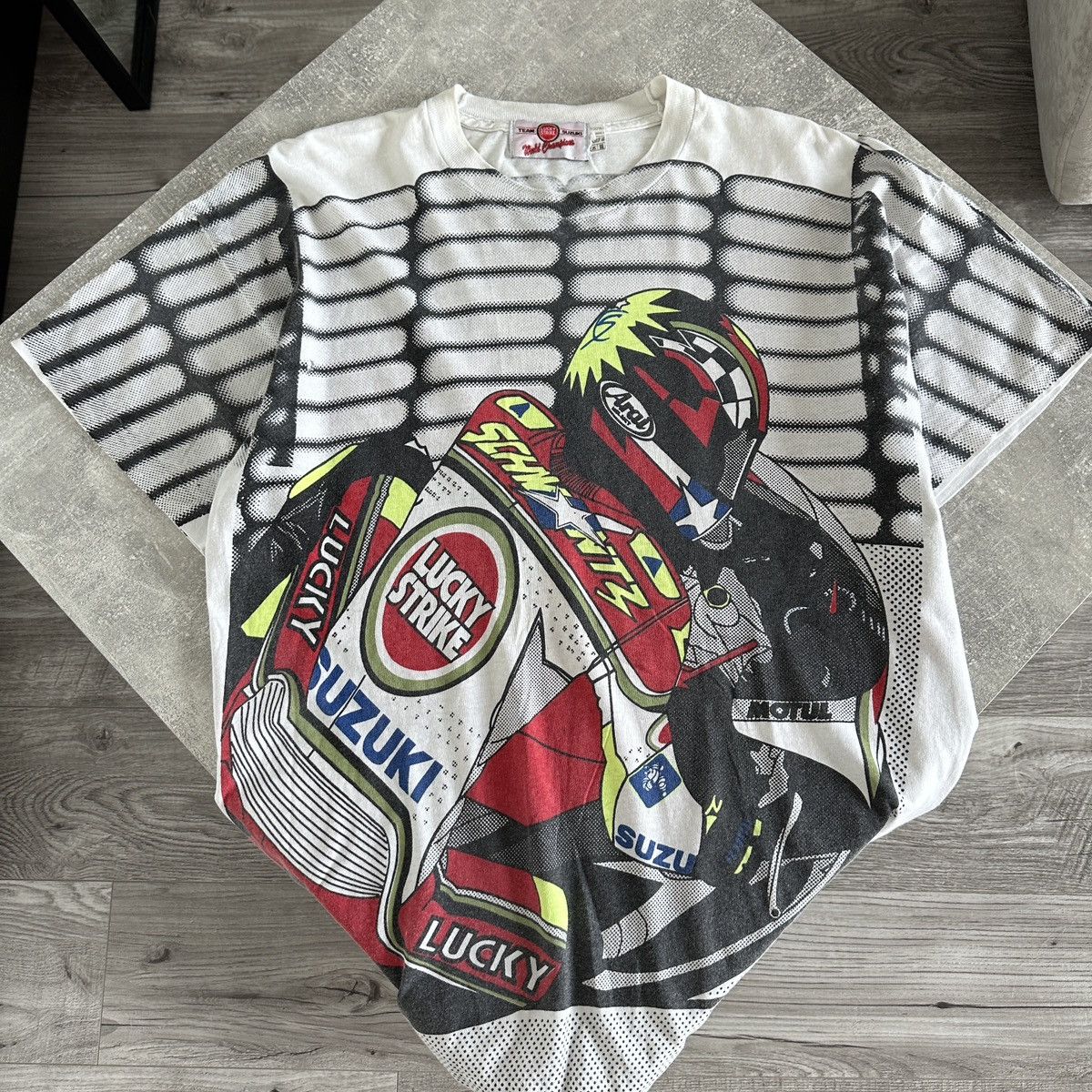 Japanese Brand Vintage 90s rare Lucky Strike Suzuki Racing tee AOP moto Size US XL / EU 56 / 4 - 7 Thumbnail