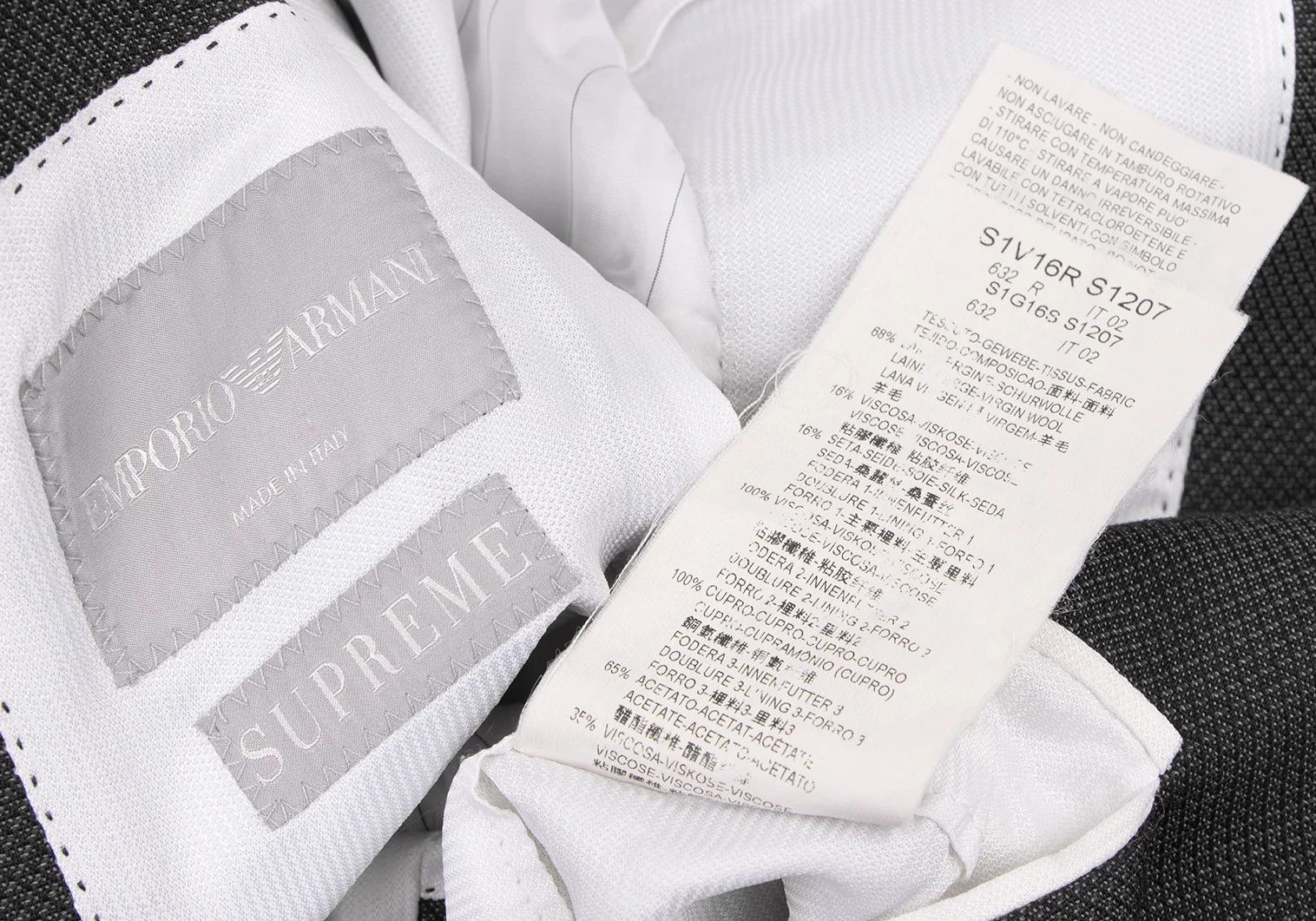 Emporio Armani Charcoal 1-Button Jacket in Excellent Condition Size US S / EU 44-46 / 1 - 15 Thumbnail