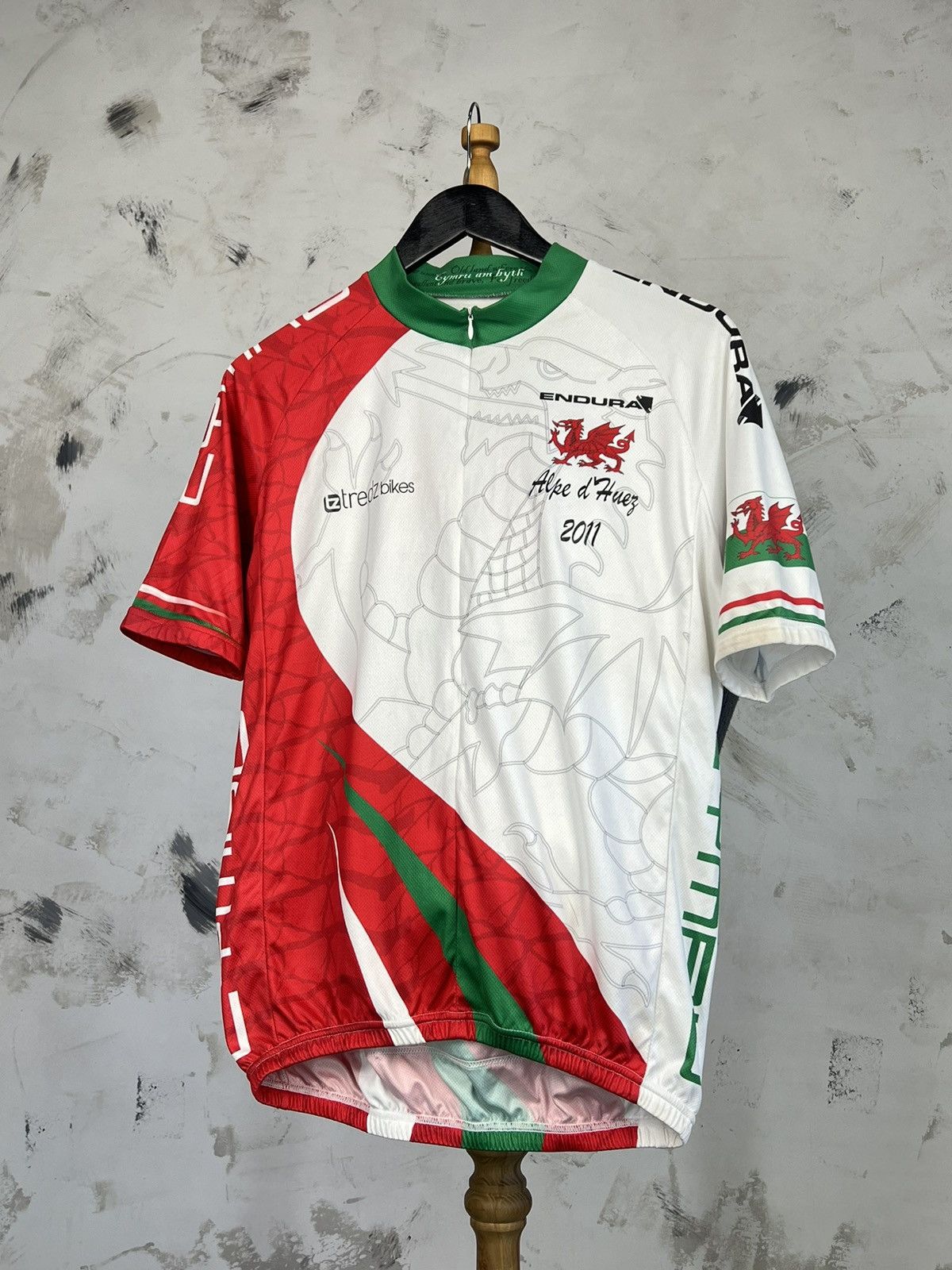 Vintage 2011 Endura Cymru Wales Cycling Jersey Size L Size US L / EU 52-54 / 3 - 1 Thumbnail