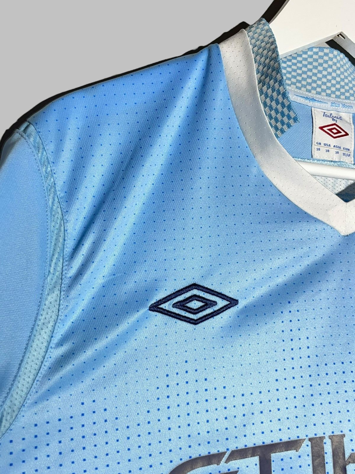 Umbro × Vintage #16 Kun Aguero Manchester City Umbro 2011/12 Football Shirt Size US S / EU 44-46 / 1 - 9 Thumbnail