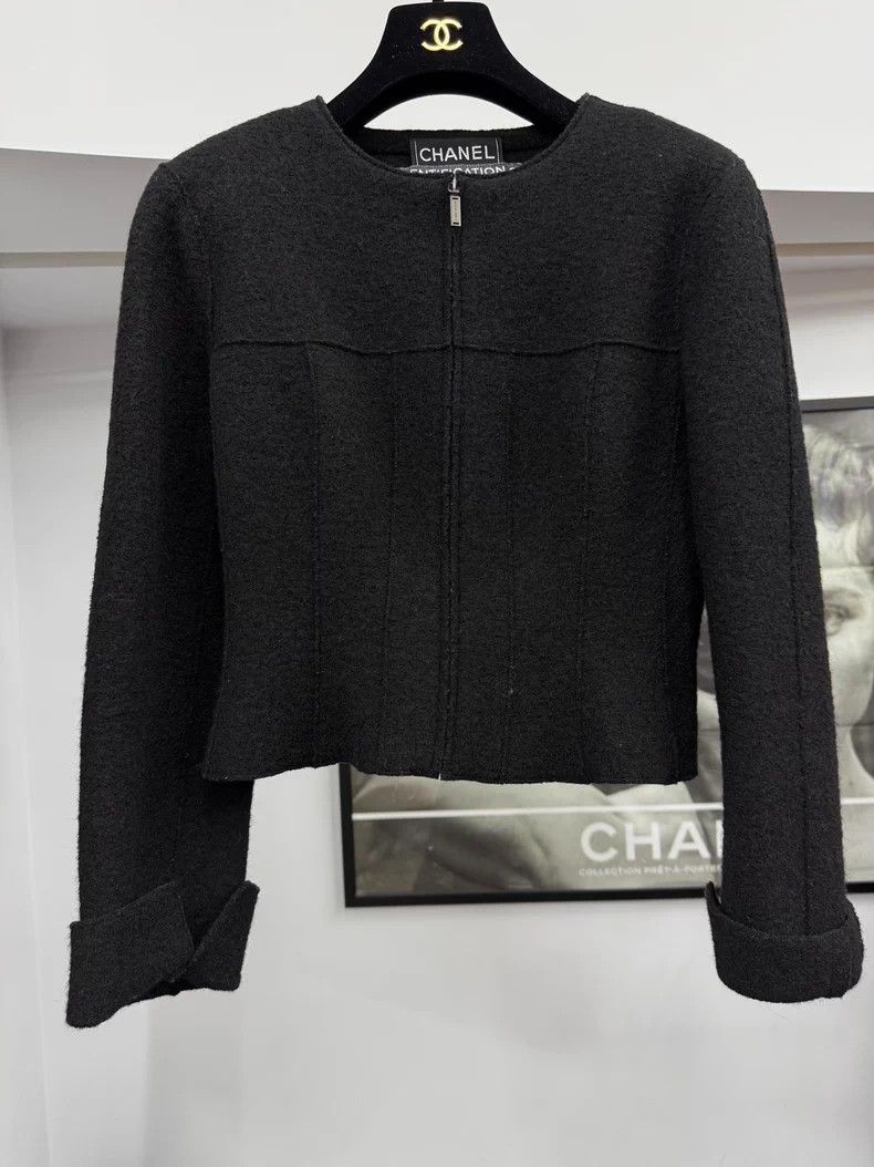 Chanel Chanel Short jacket with black zipper Size XS / US 0-2 / IT 36-38 - 1 Thumbnail