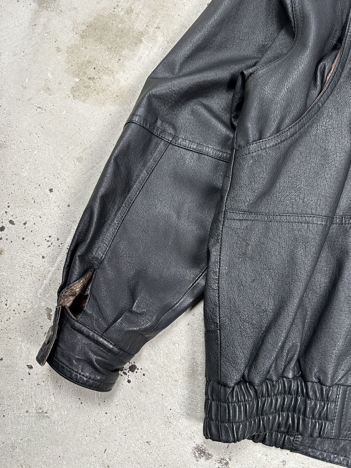 Vintage Vintage 90s Black Leather Utility Distressed Bomber Jacket Size US XL / EU 56 / 4 - 11 Thumbnail