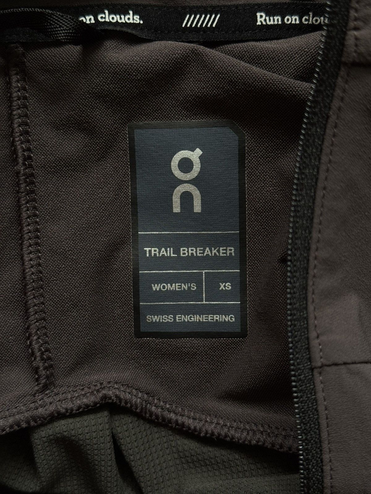 On On cloud trail breaker running shirt Size XS / US 0-2 / IT 36-38 - 10 Thumbnail