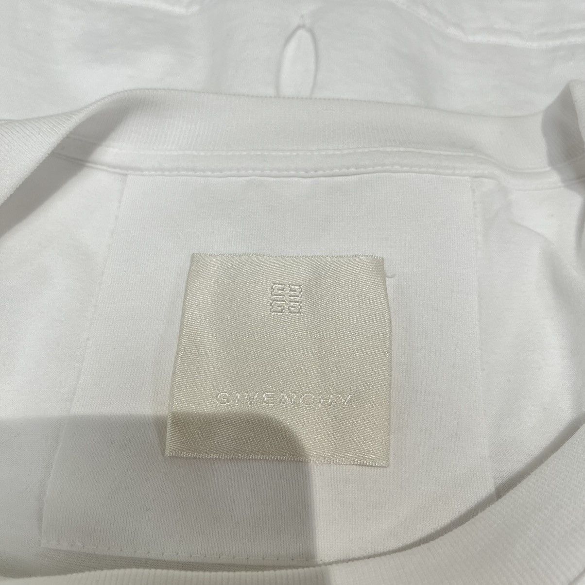 Givenchy Givenchy Logo Distressed Tee White Size US XL / EU 56 / 4 - 5 Thumbnail