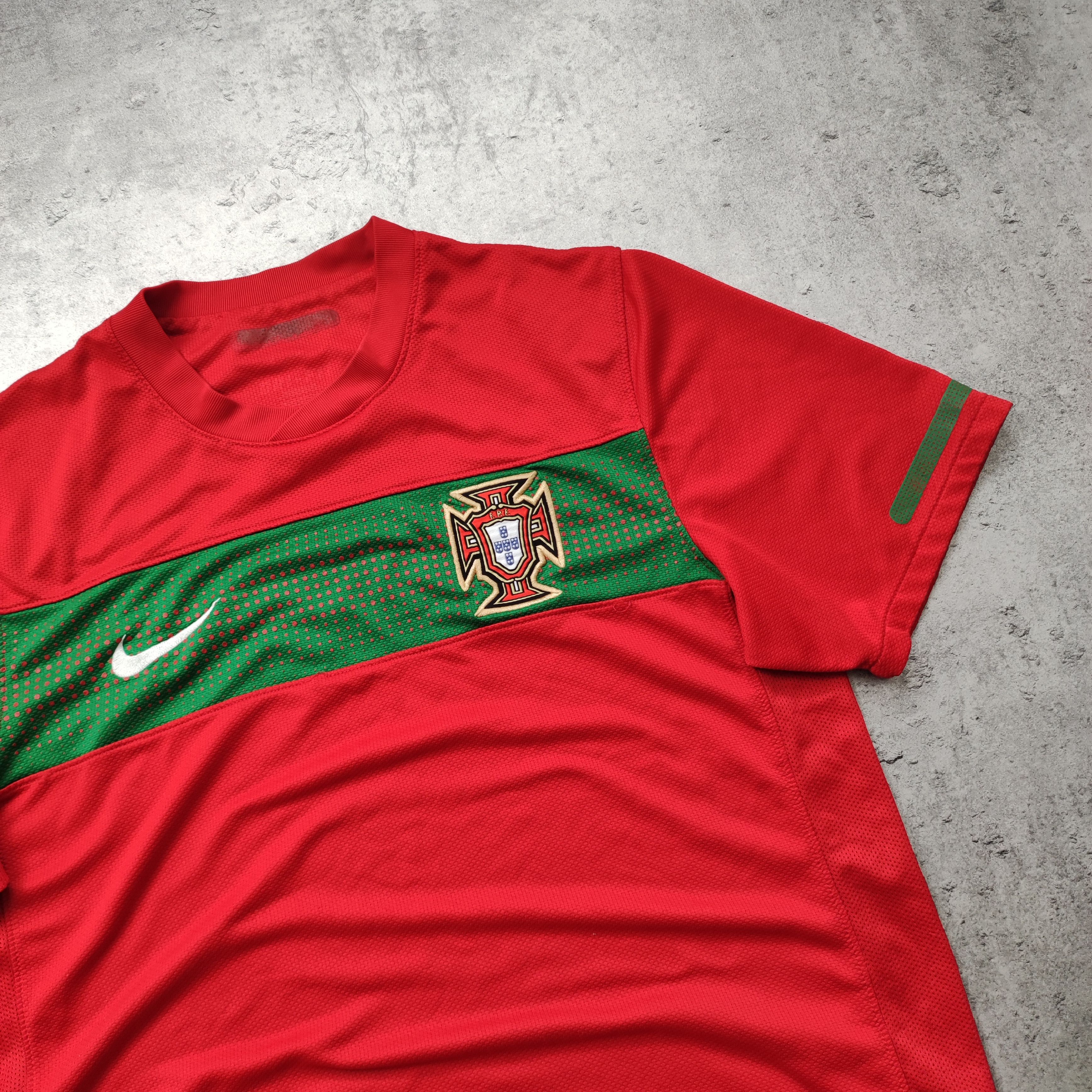 Nike RARE Portugal Football National Team x Nike 2011 Kit Size US M / EU 48-50 / 2 - 3 Thumbnail