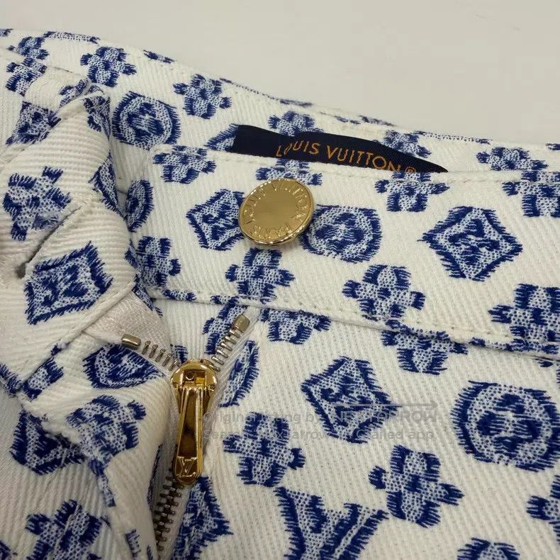 Louis Vuitton Louis Vuitton Blue and White Full Print Leather Jeans Size US 40 / EU 56 - 4 Thumbnail