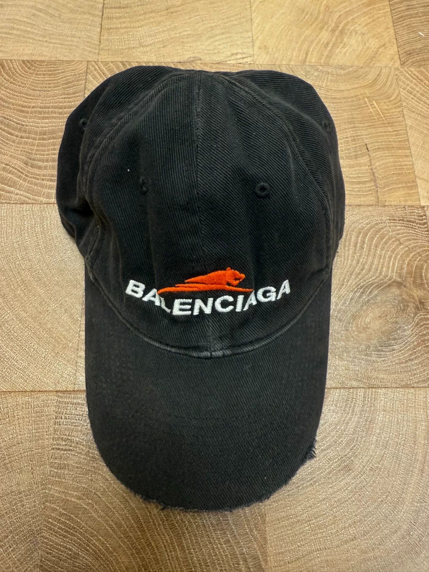 Balenciaga Balenciaga Authentic Embroidered Baseball Cap Size ONE SIZE - 1 Thumbnail