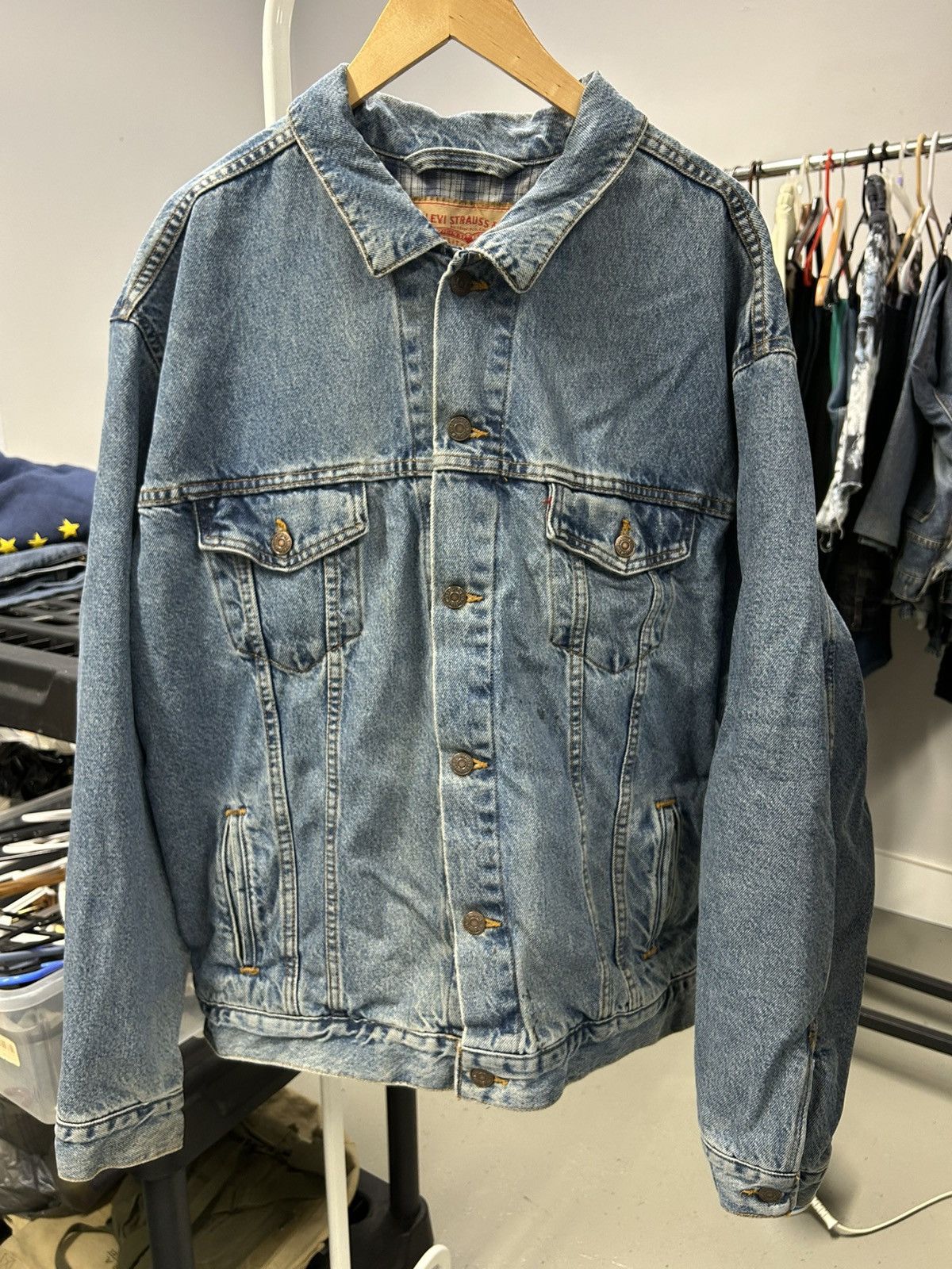 Levi's Vintage 90s Levis denim jacket medium wash Size US XL / EU 56 / 4 - 1 Thumbnail