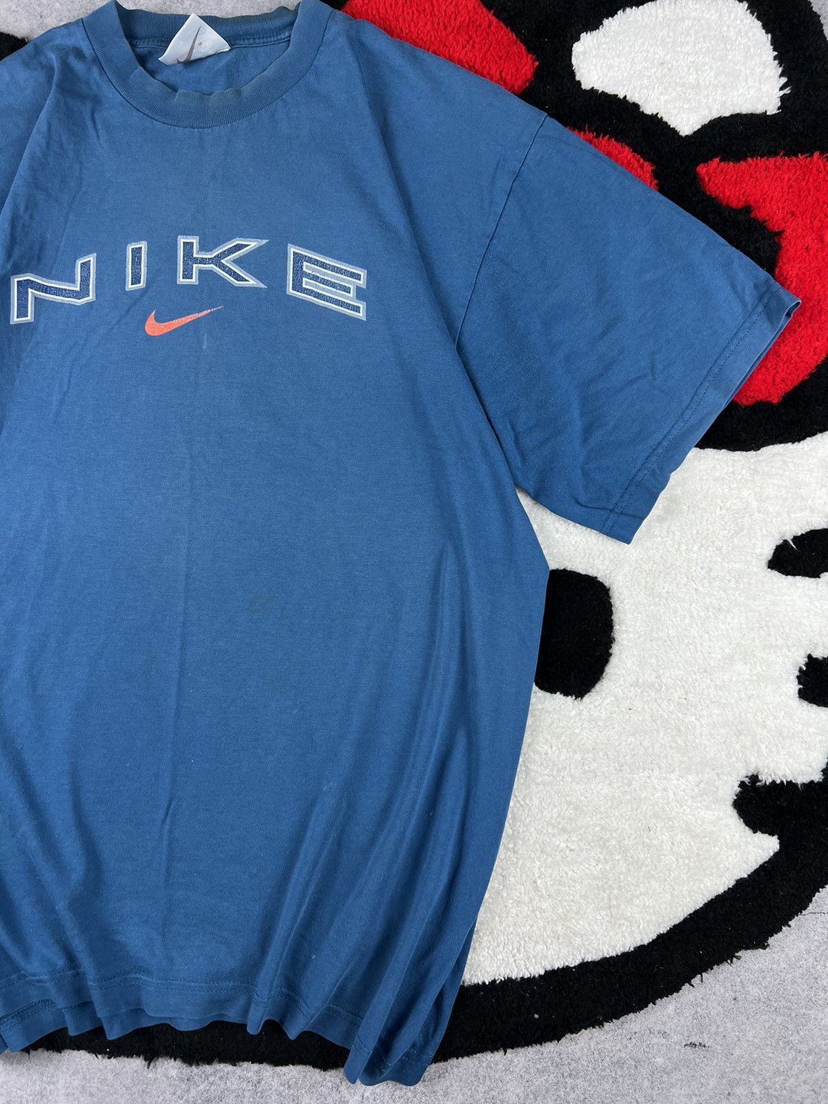 Vintage Vintage Nike 90s Big Logo Swoosh Faded Trashed Y2K Tee Shirt Size US L / EU 52-54 / 3 - 3 Thumbnail