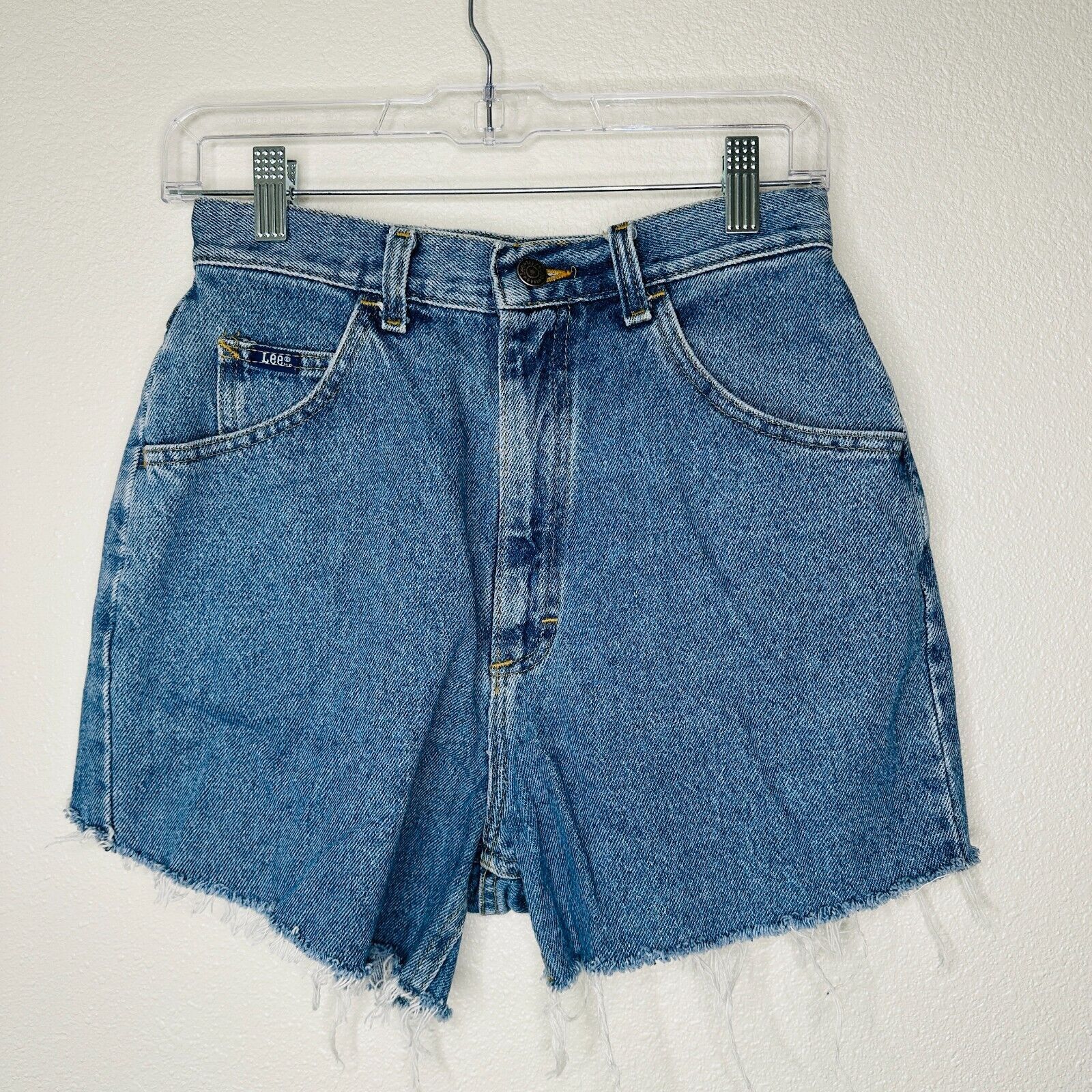 Lee Lee Blue Wash High Waist Raw Hem High Rise Jean Shorts 10 Size 32" / US 10 / IT 46 - 7 Thumbnail