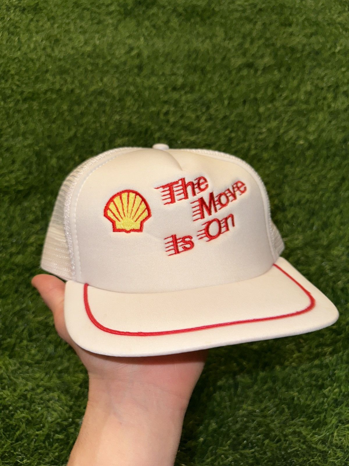 Vintage Vintage shell gas company racing the move is on trucker hat Size ONE SIZE - 1 Thumbnail