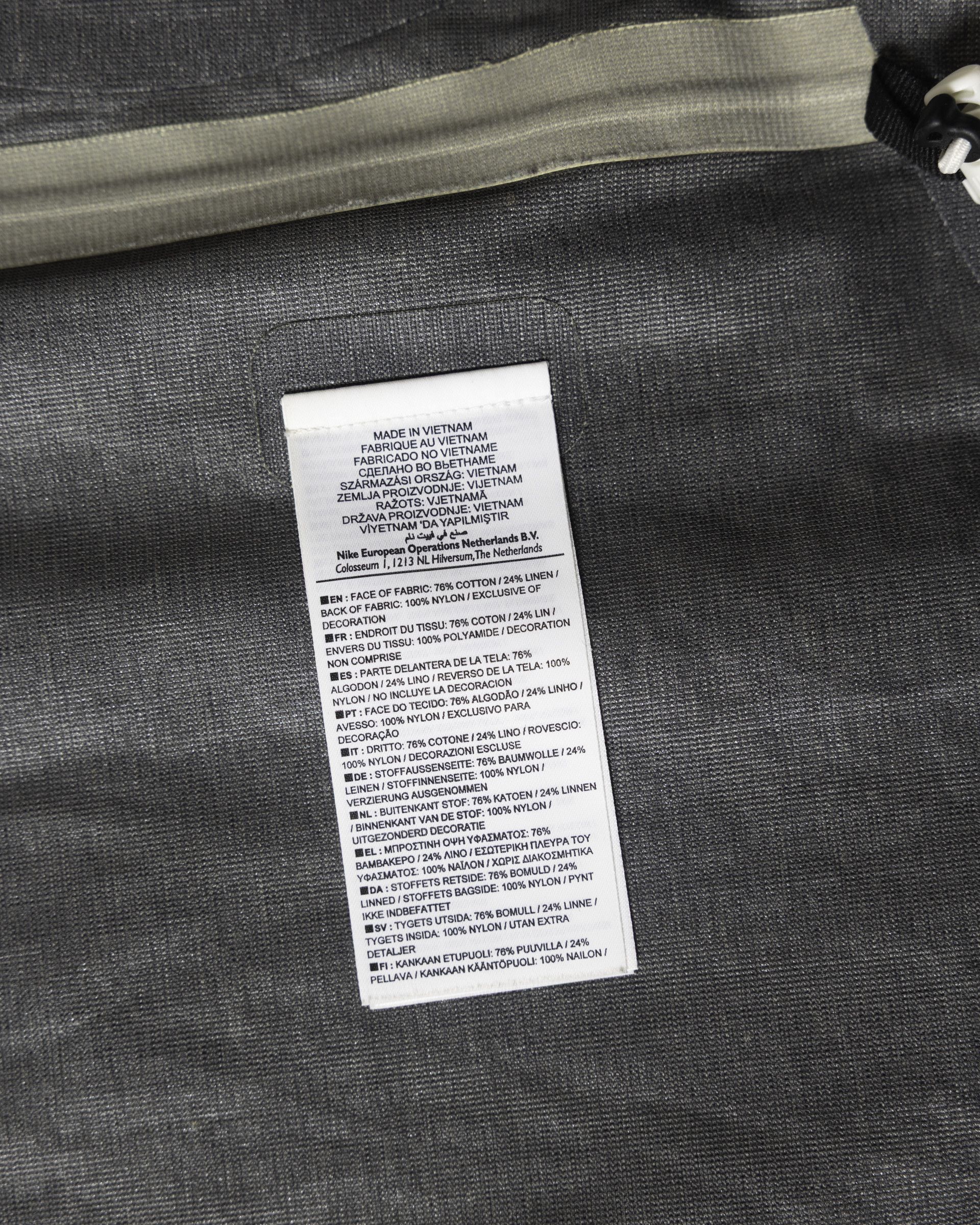 Nike NSW 3L Laser Runner Waterproof Rain Jacket Size US S / EU 44-46 / 1 - 8 Thumbnail