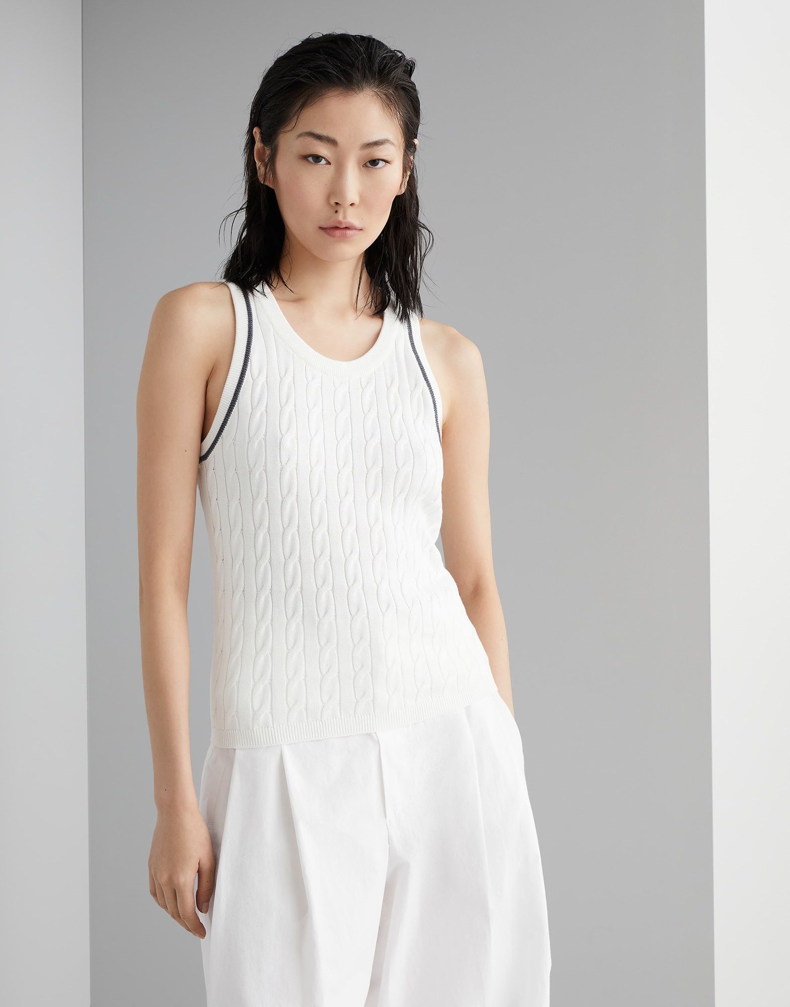 o1w1db10825 Knitted Vest in Open White