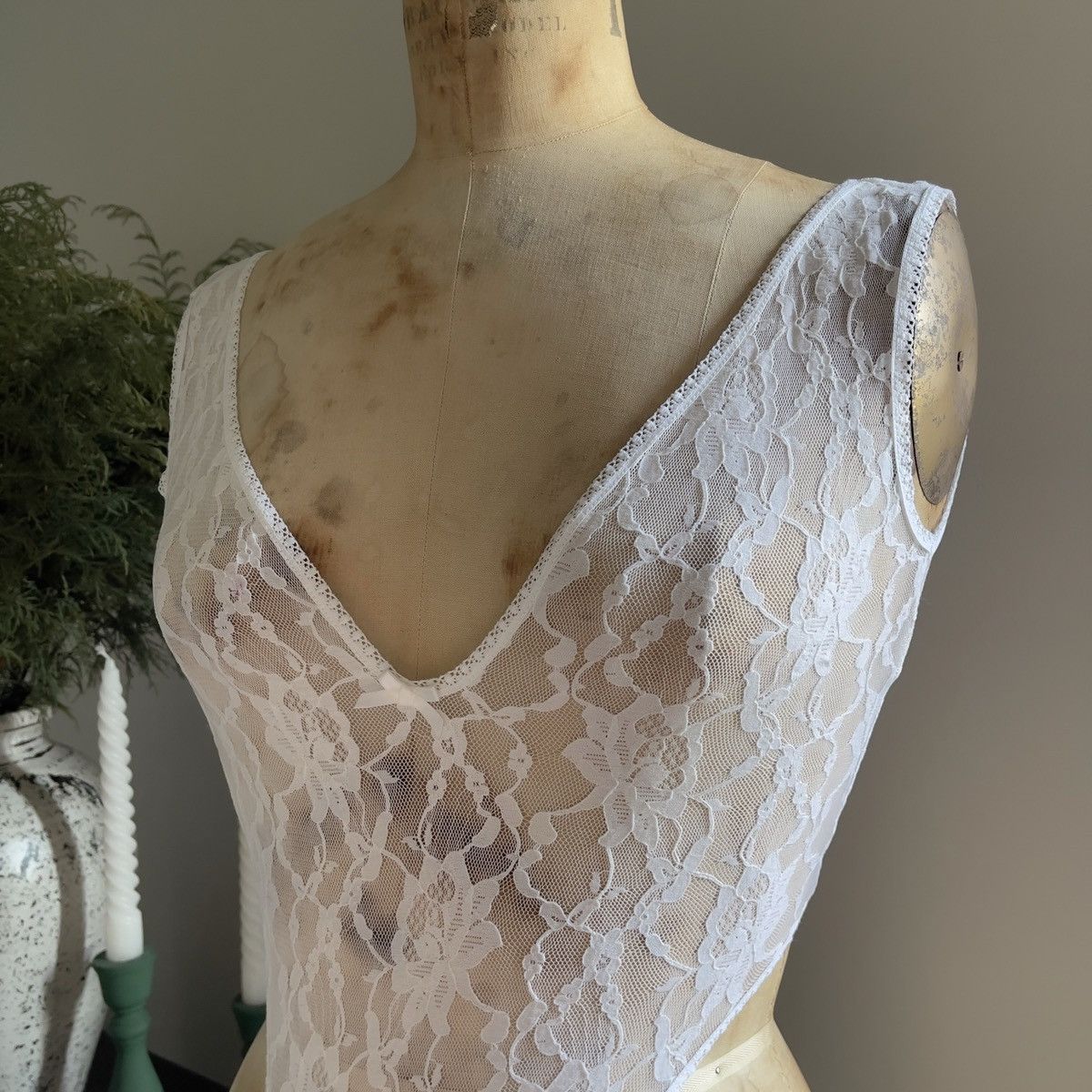 Victoria's Secret Victoria’s Secret 1980s Sheer White Lace Bodysuit (XS–S) Size S / US 4 / IT 40 - 5 Thumbnail