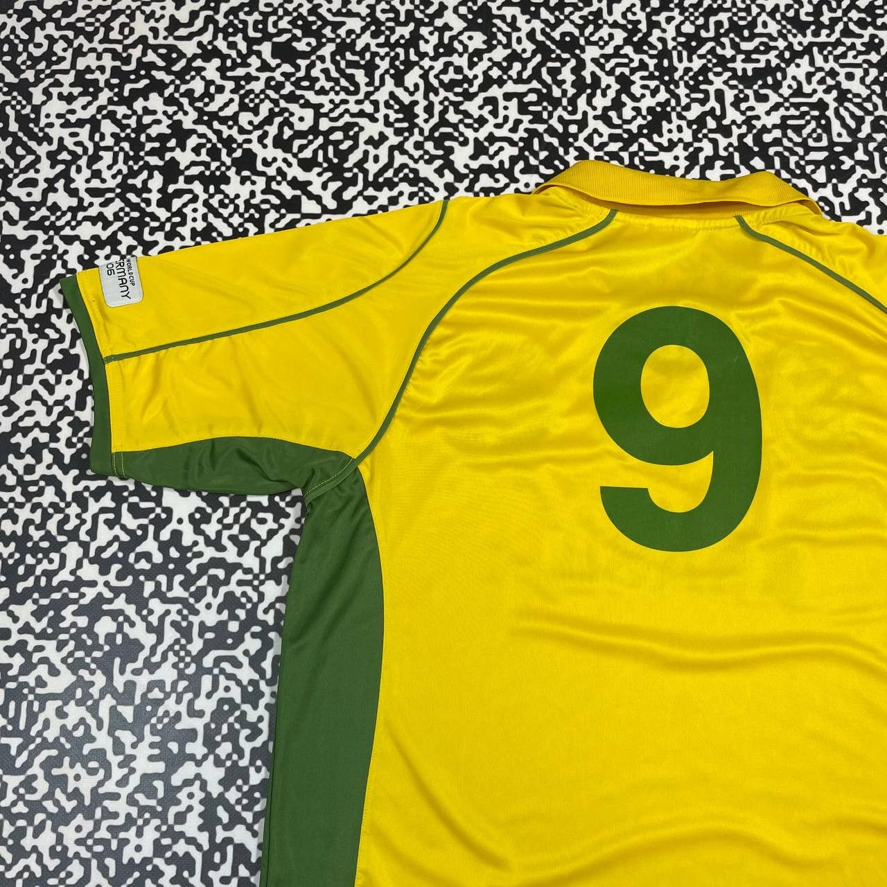 Vintage Vintage Y2K Brasil 9 Ronaldo Retro Soccer Jersey World Cup Size US L / EU 52-54 / 3 - 10 Thumbnail