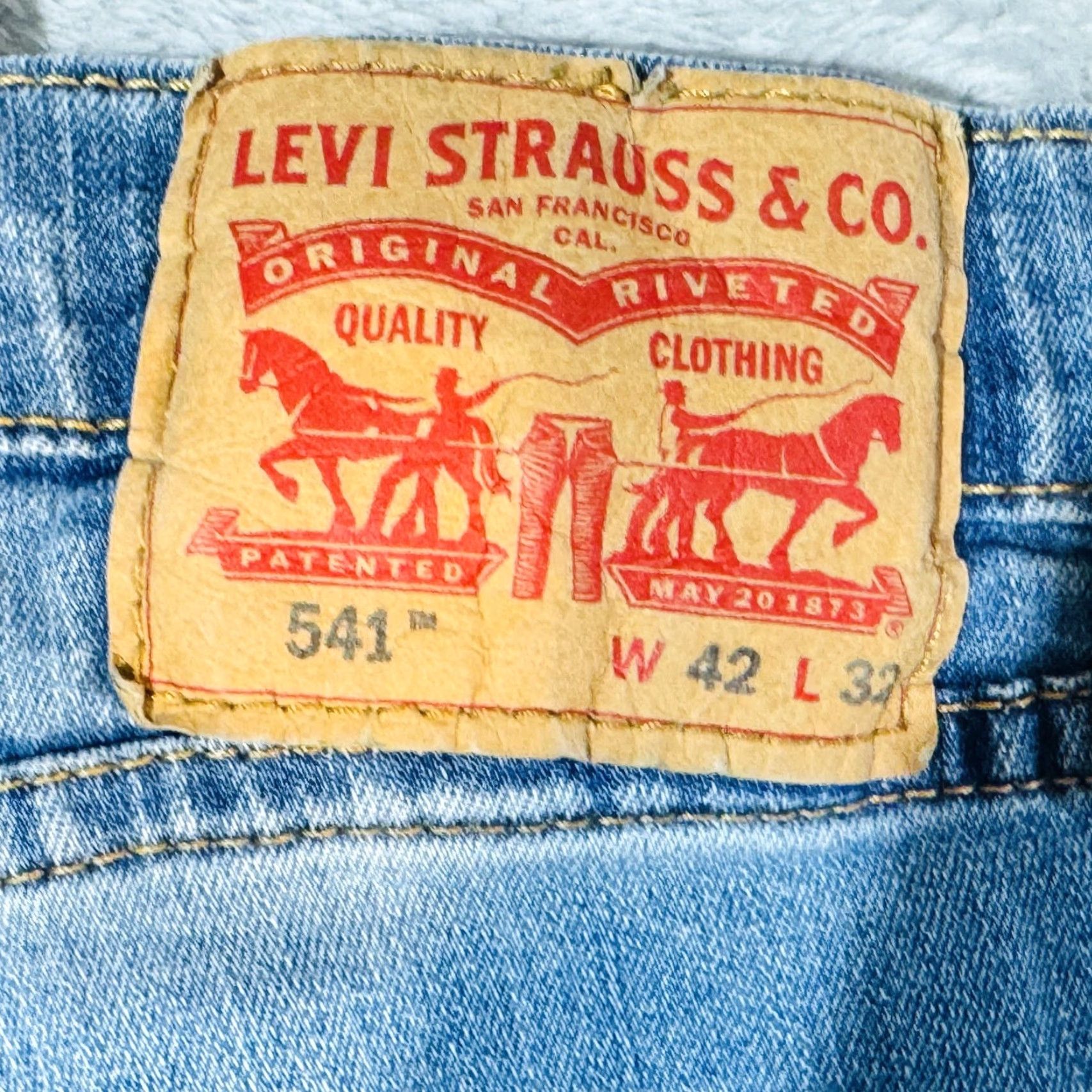 Levi's Levis 541 Jeans Mens 42x31 Blue Light Wash Athletic Taper Denim Size US 42 / EU 58 - 4 Thumbnail
