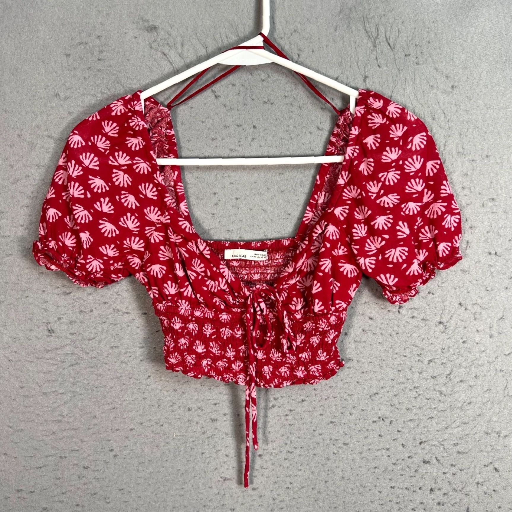 Vintage Pull&Bear Womens XS Red & Pink Floral Puff Sleeve Crop TopCrop Top Womens XS Red & Pink Floral Puff Sleeve Cropped Shirt Size XS / US 0-2 / IT 36-38 - 2 Thumbnail
