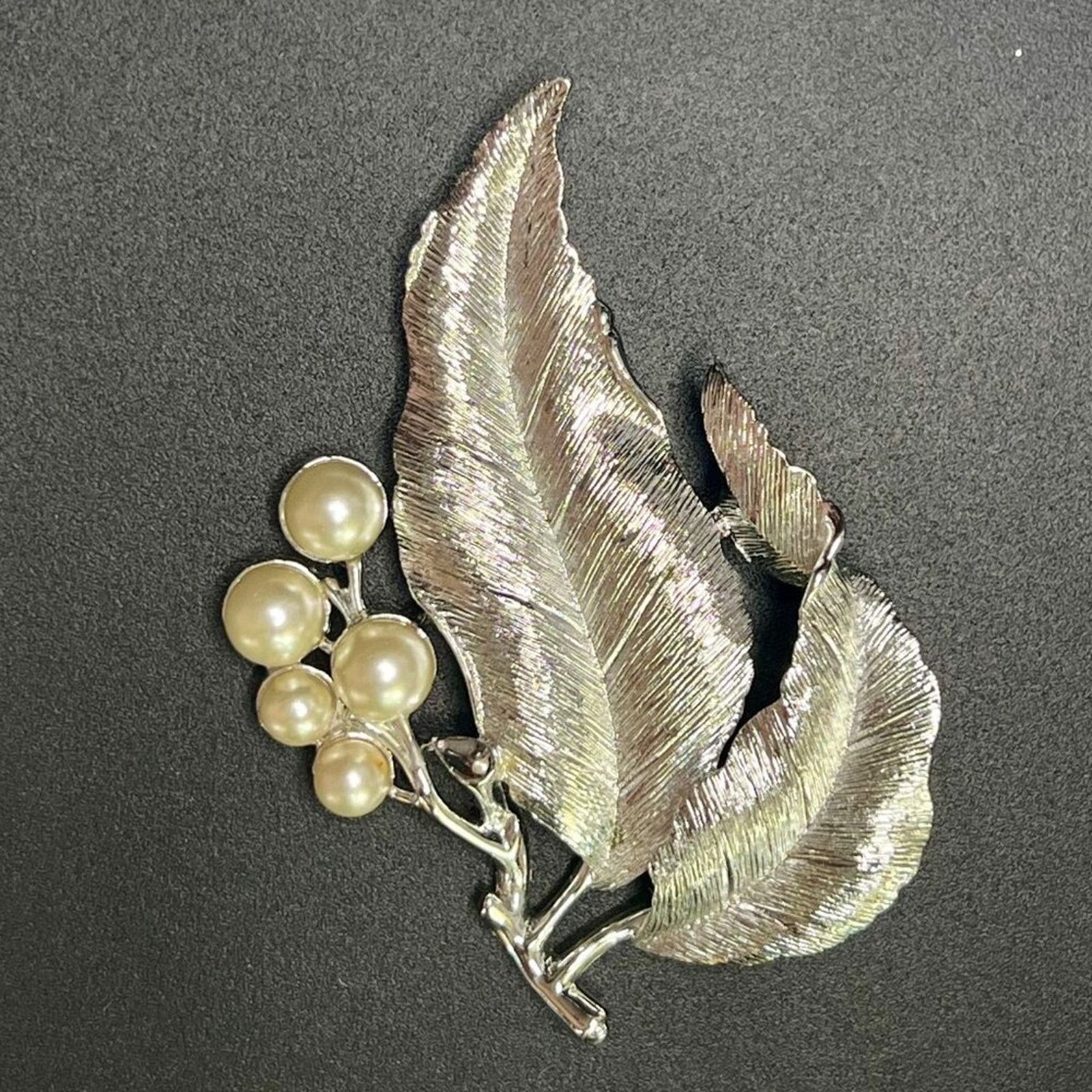 & Other Stories Sara Coventry, Faux Pearl Silvertone Swaying Leaves Brooch Size ONE SIZE - 1 Preview
