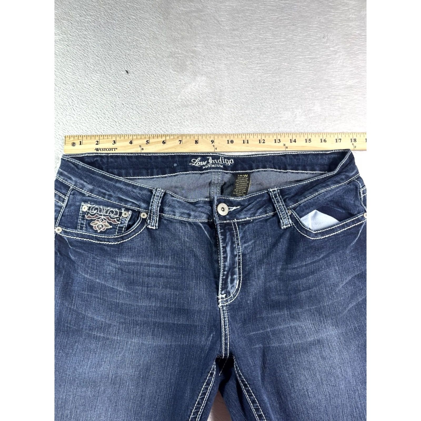 Vintage Love Indigo Premium Jeans Women's Jeans Cropped Dark Wash Embroidered Size 16W Mid Rise 5-Pocket Blue Denim Size 38" / US 16 / IT 52 - 7 Thumbnail