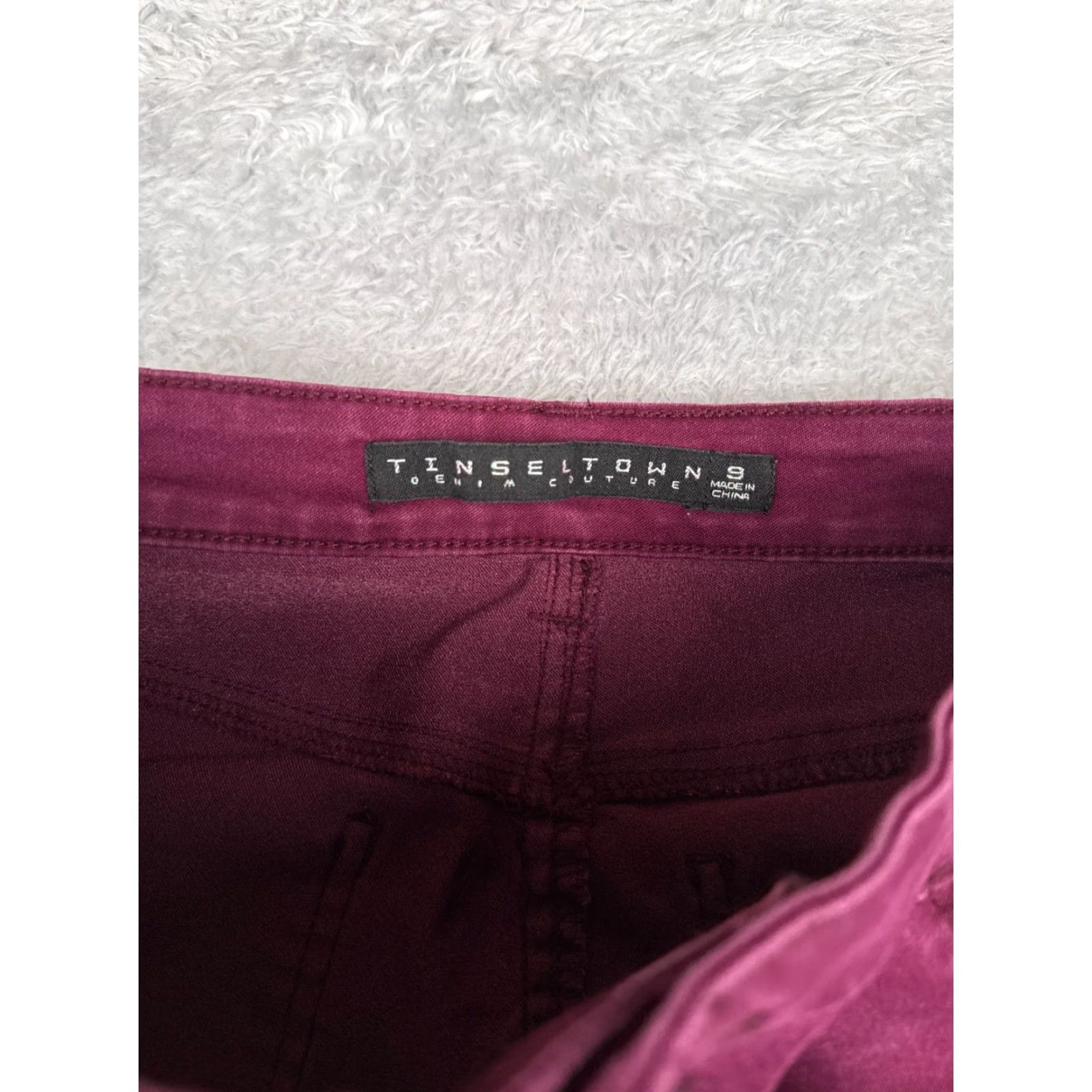 Vintage Tinseltown Jeans Juniors 9 Skinny Mid Rise Magenta Cotton Blend Stretch 28x26 Denim Womens Jeans 5-Pocket Zipper Distressed Velvety Size 30" / US 8 / IT 44 - 6 Thumbnail