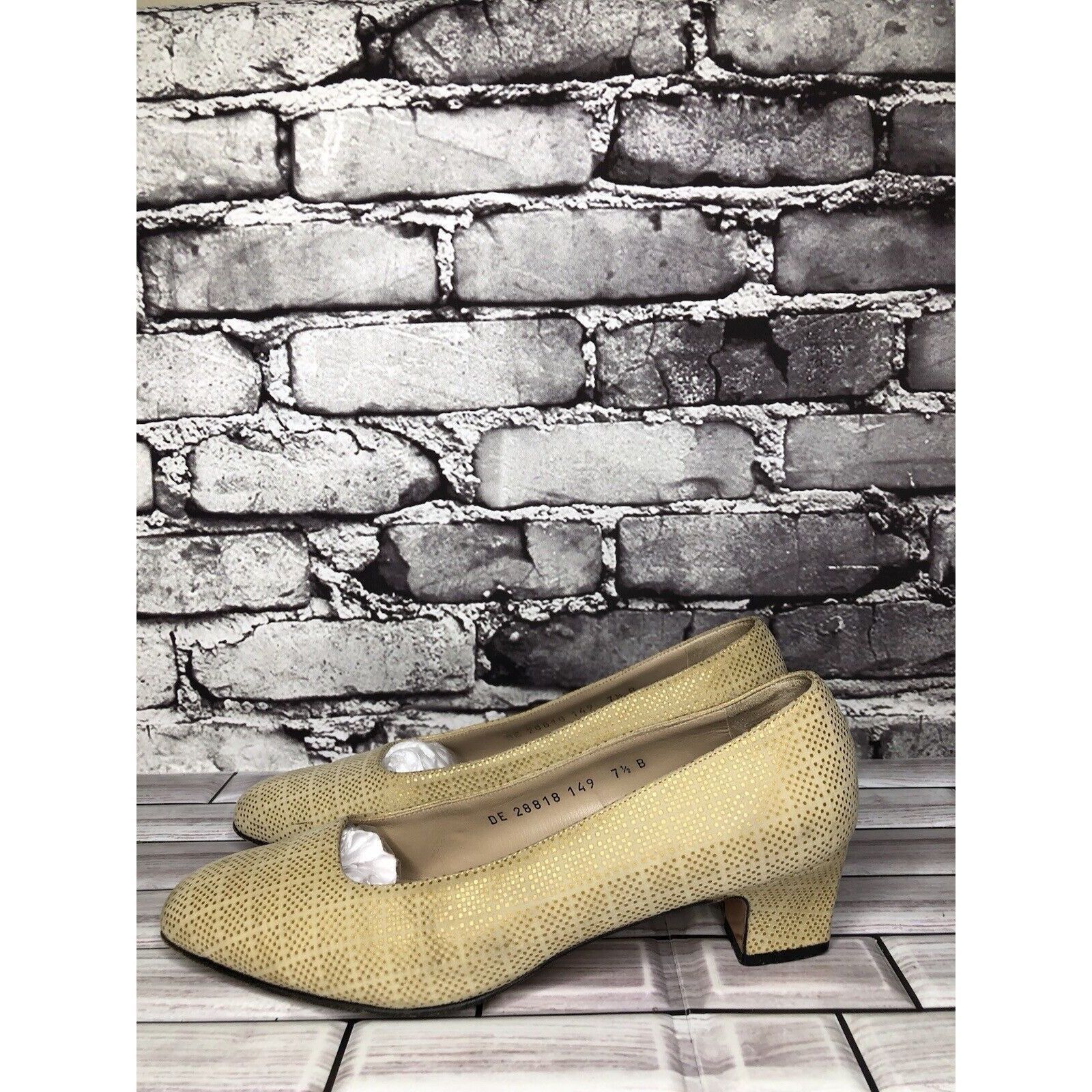 Salvatore Ferragamo Salvatore Ferragamo Beige Leather Geometric Dress Pump Heels Size US 7.5 / IT 37.5 - 1 Thumbnail