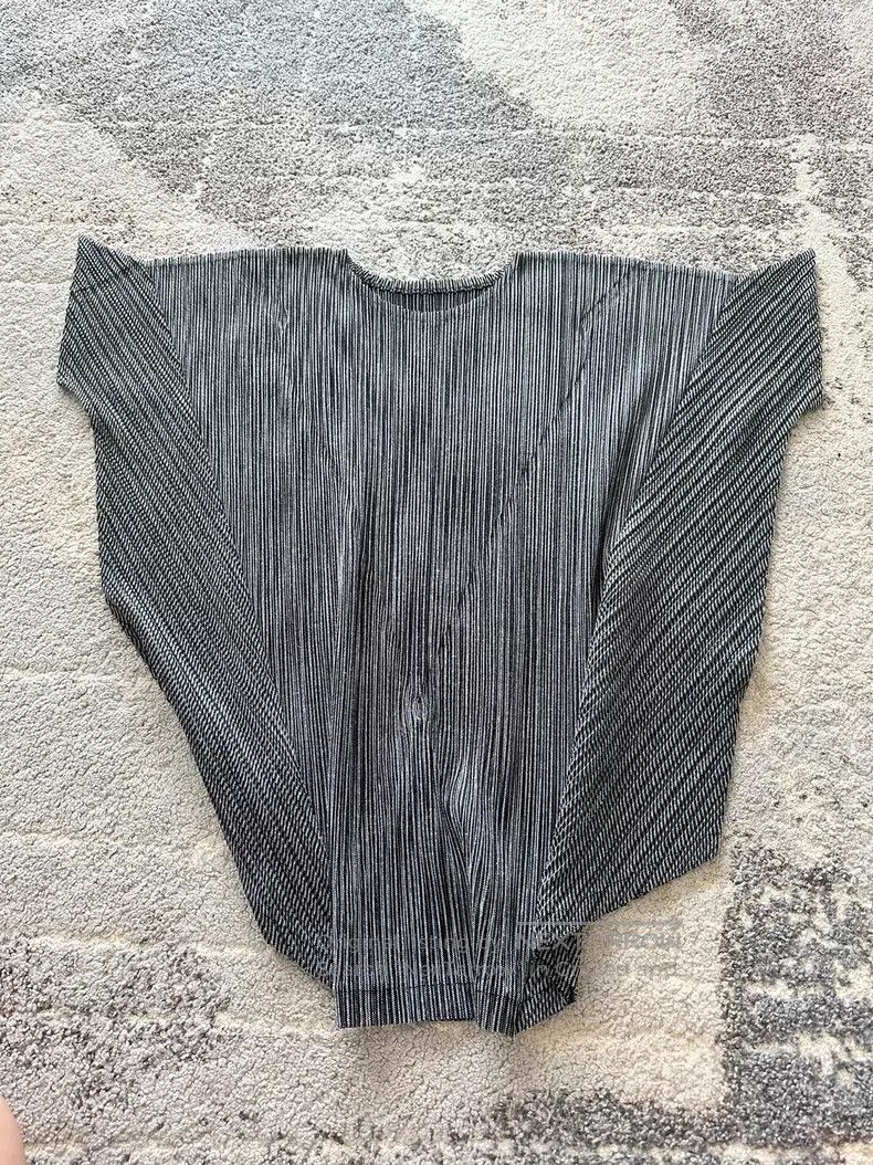Issey Miyake Issey Miyake Gray Linen-Cotton Short Sleeve Top Size L / US 10 / IT 46 - 1 Thumbnail