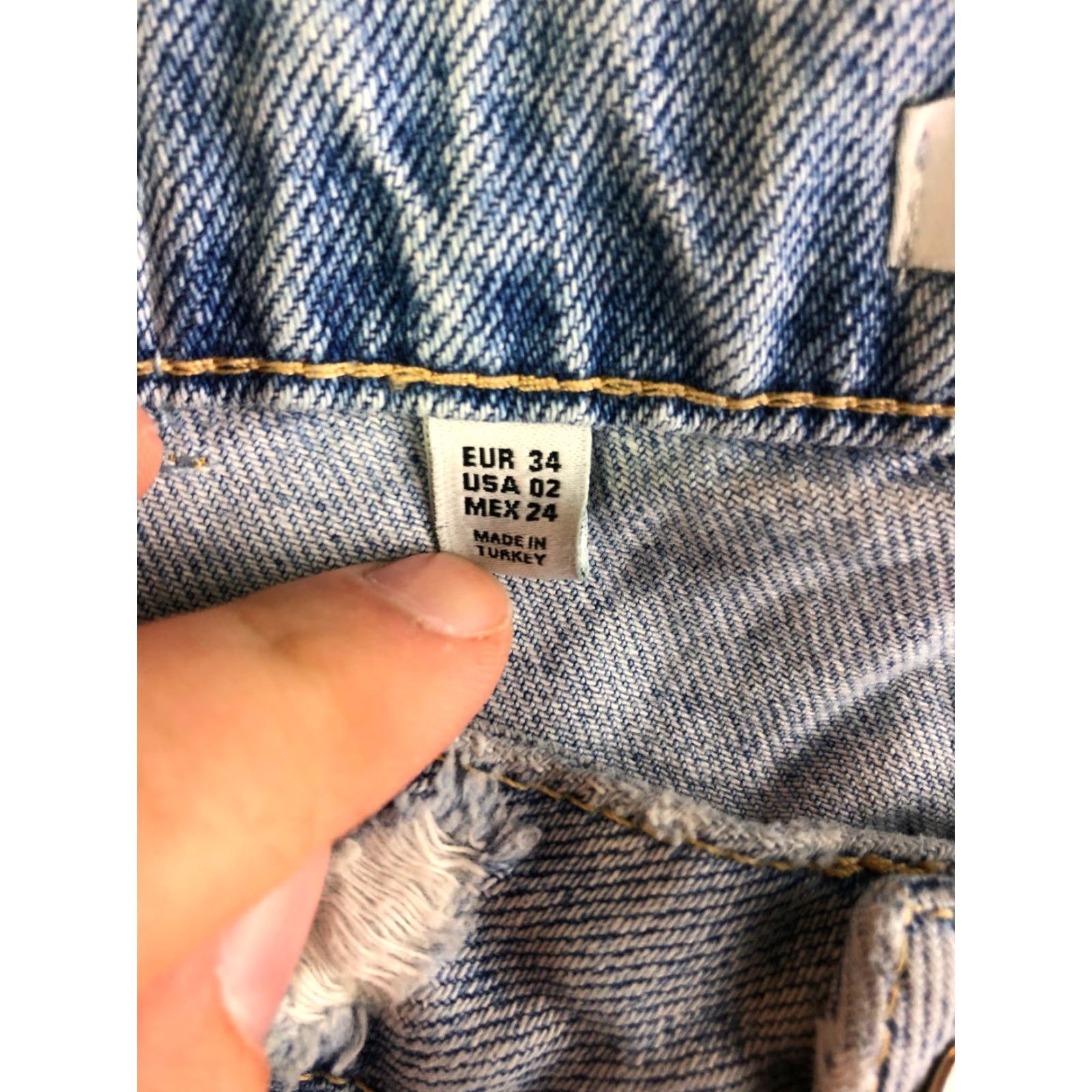 Zara Trafaluc Zara Button Fly Mid Rise Juniors Size 2 27" Waist Blue Jean Shorts Size 27" / US 4 / IT 40 - 7 Thumbnail