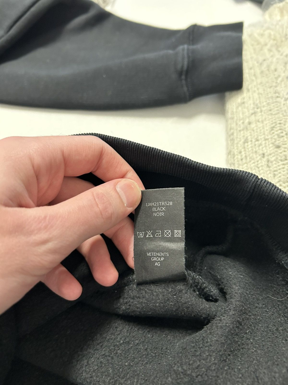 Vetements FW2021 “Security” Heavyweight Crewneck Sweatshirt Size US XL / EU 56 / 4 - 9 Thumbnail