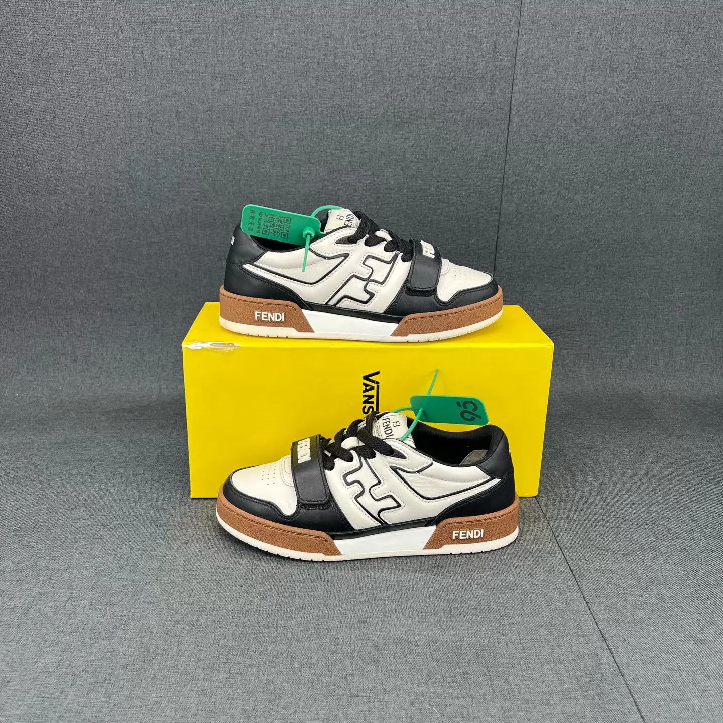 Fendi FENDI Match Black/White/Beige 35.5 99 New Size US 5 / IT 35 - 4 Thumbnail