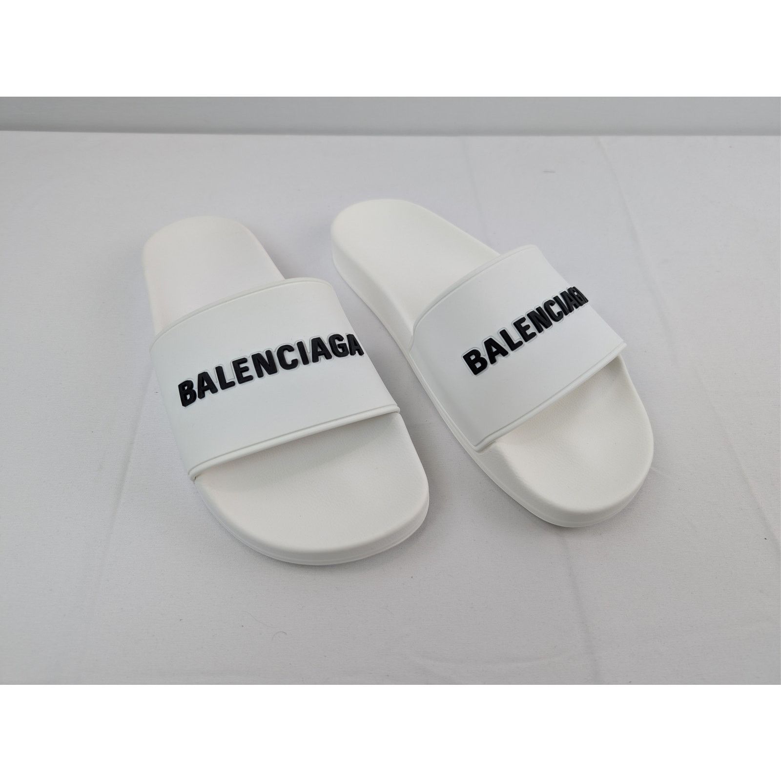 Balenciaga o1rshd1 Q:2 /Pool Slides Rubber Logo Slippers in White/Black Size US 9 / EU 42 - 6 Thumbnail