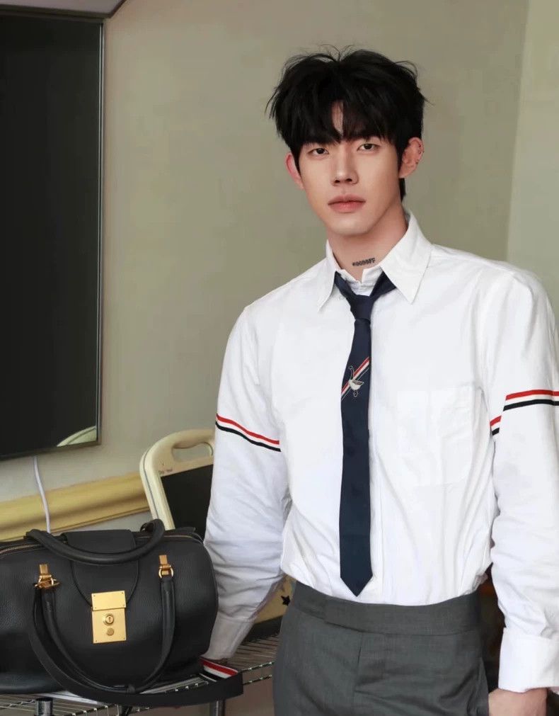 Thom Browne Thom Browne size3 Classic two-sleeved shirt Size US L / EU 52-54 / 3 - 9 Thumbnail