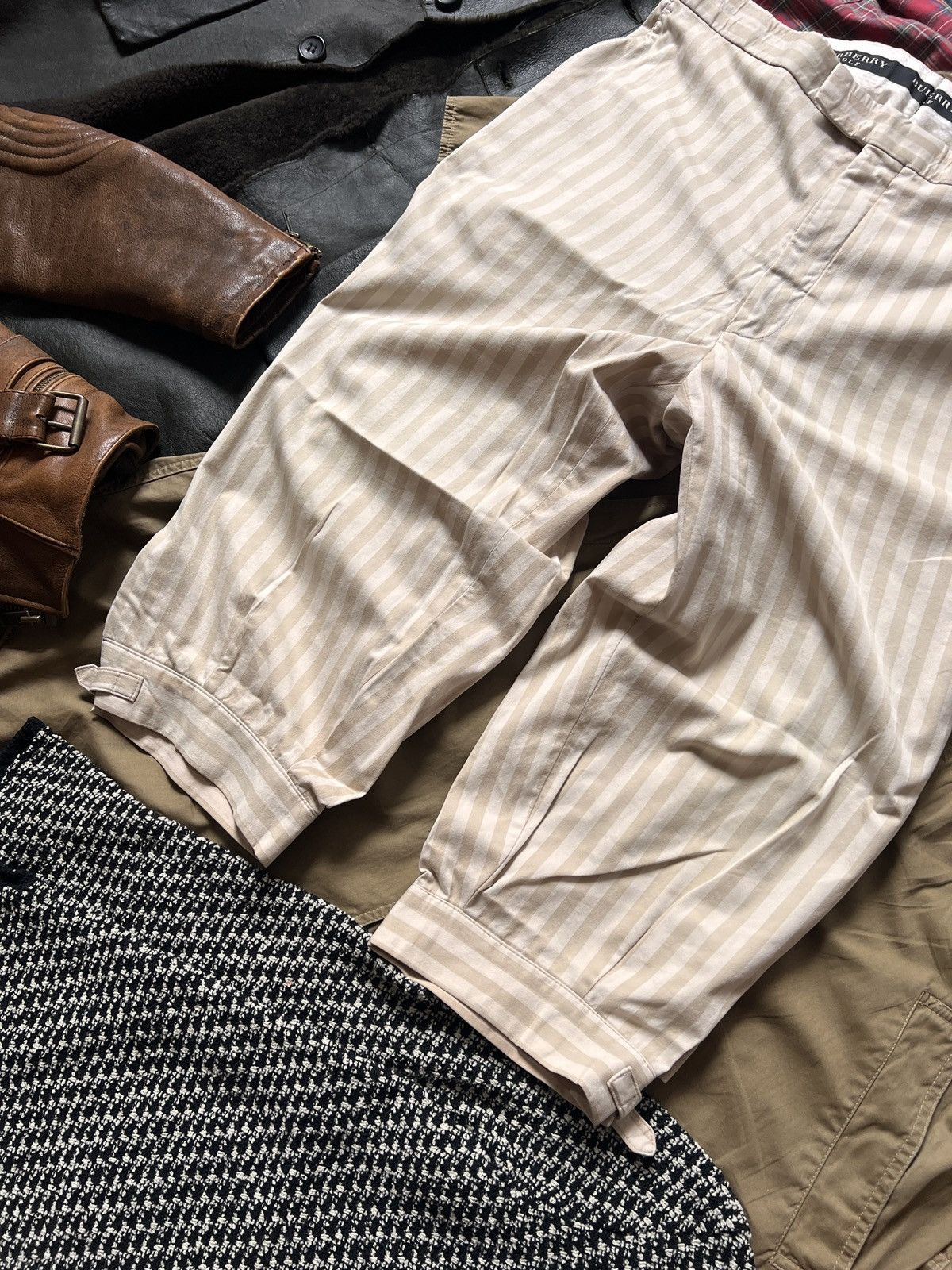Burberry Rare Vintage Burberry Golf 3/4 Shorts Paul Harnden Style Size US 36 / EU 52 - 3 Thumbnail