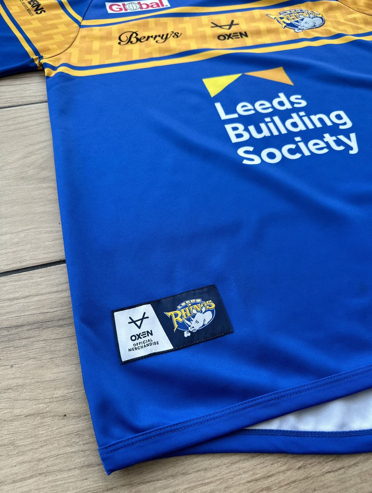 Other Leeds Rhinos Rugby League Team Shirt Oxen Men's Size L Size US L / EU 52-54 / 3 - 4 Thumbnail