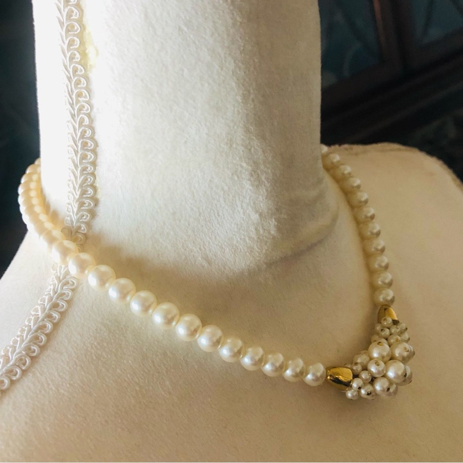 Vintage Vintage cream glass pearl cluster gold plated necklace Size ONE SIZE - 3 Thumbnail