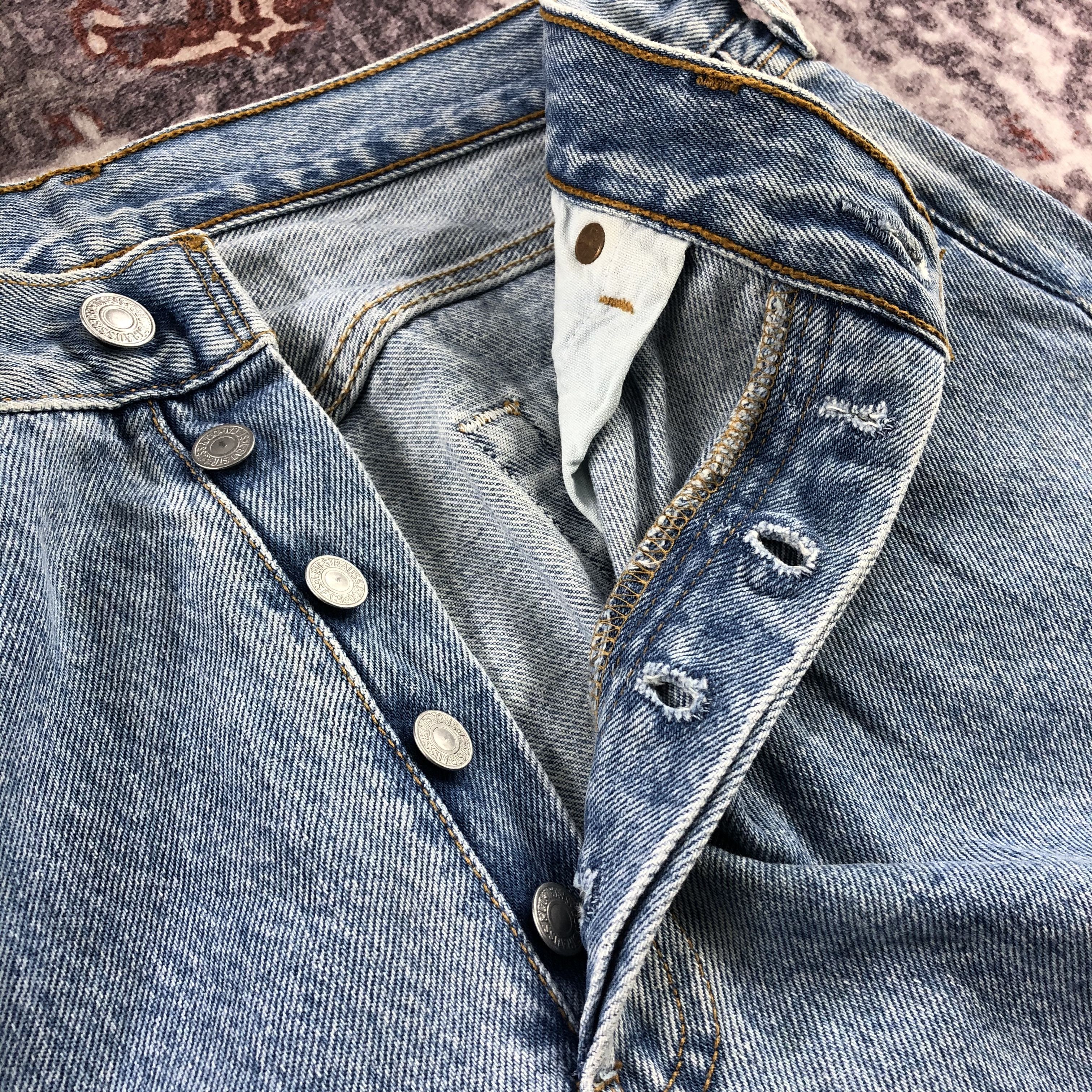 Levi's × Vintage Vintage 90s Light Wash Levis 501 Jeans-JM2822 Size US 30 / EU 46 - 8 Thumbnail