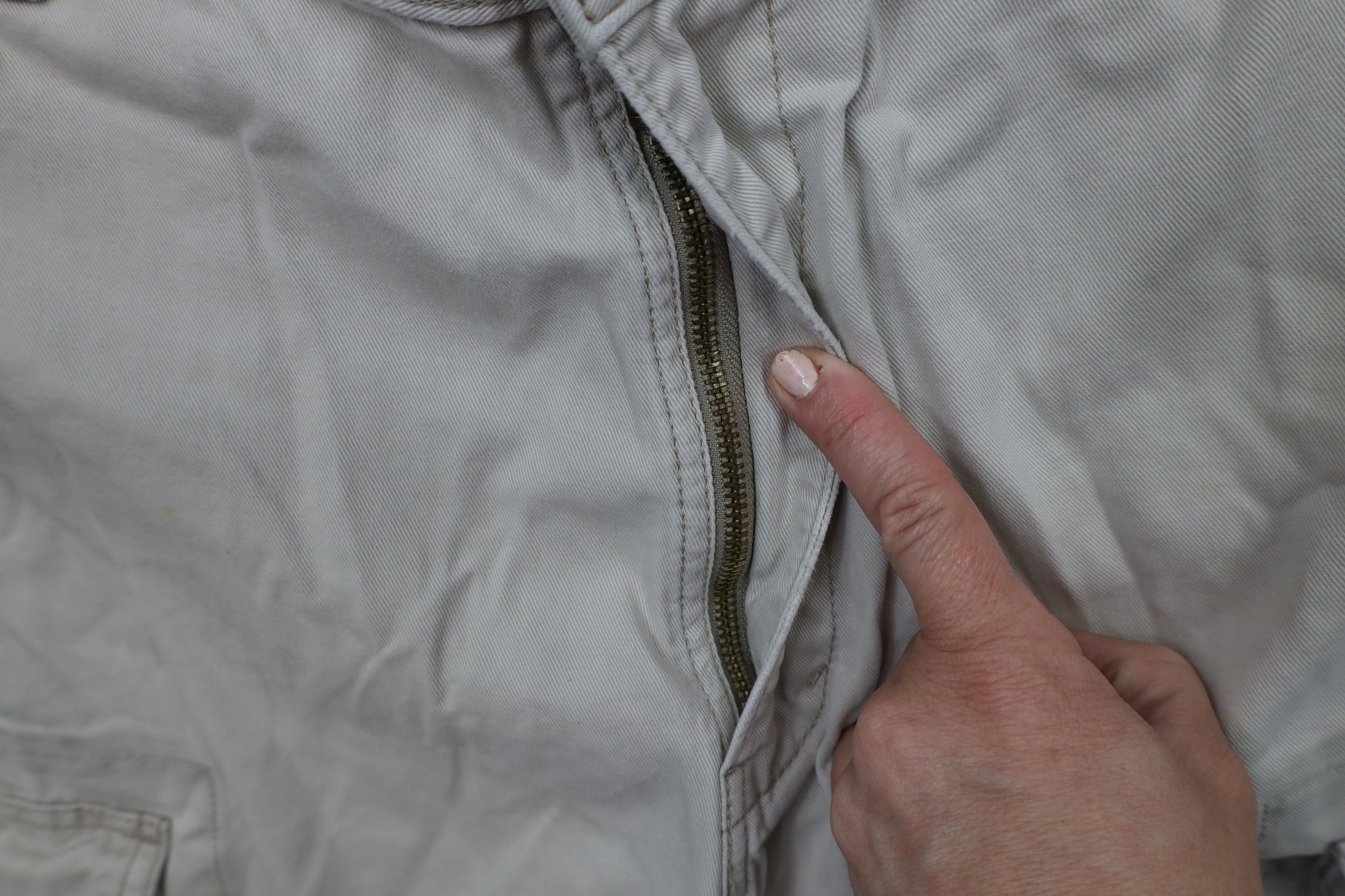 Levi's × Vintage Vintage Y2K Levis 2003 Baggy Cargo Shorts Beige Cotton Size US 34 / EU 50 - 9 Thumbnail