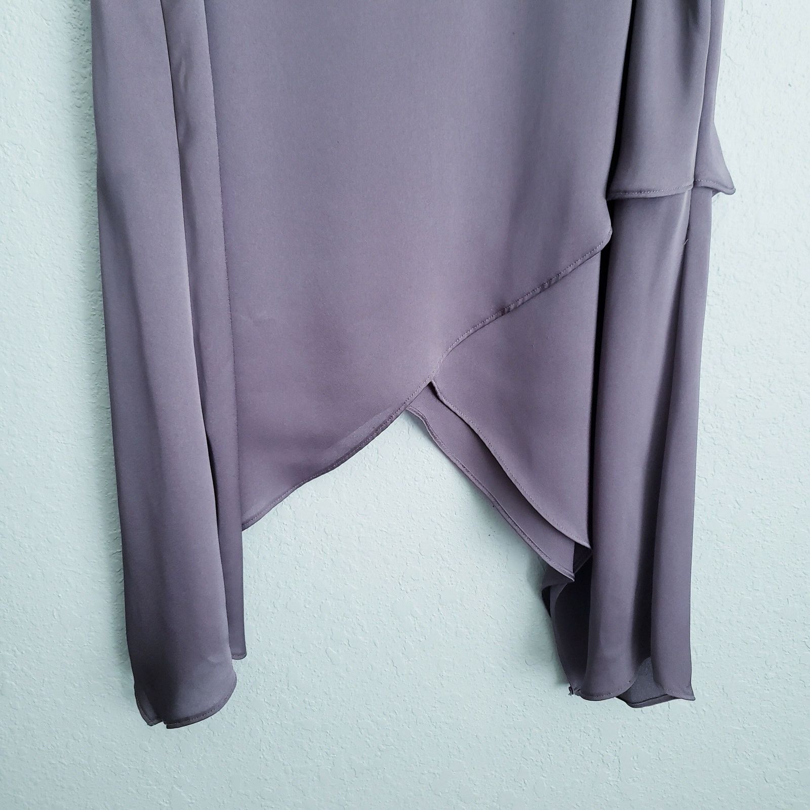 Bcbgmaxazria BCBGMaxazria Gray Asymmetric Pullover Sleeveless Blouse Sz S Size S / US 4 / IT 40 - 3 Thumbnail