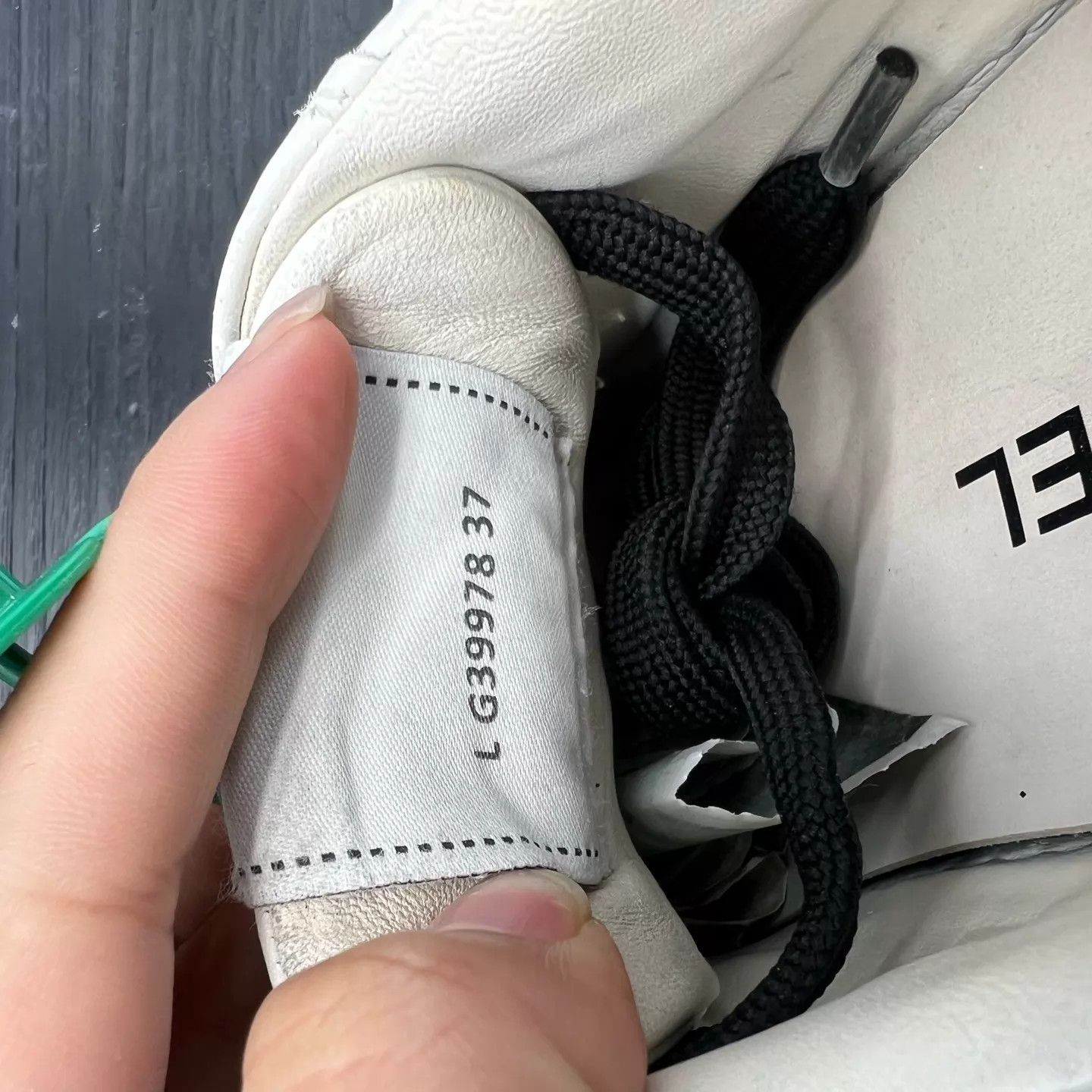 Chanel CHANEL 24P White Women's Size 37 Original Box Size US 6.5 / IT 36.5 - 7 Thumbnail