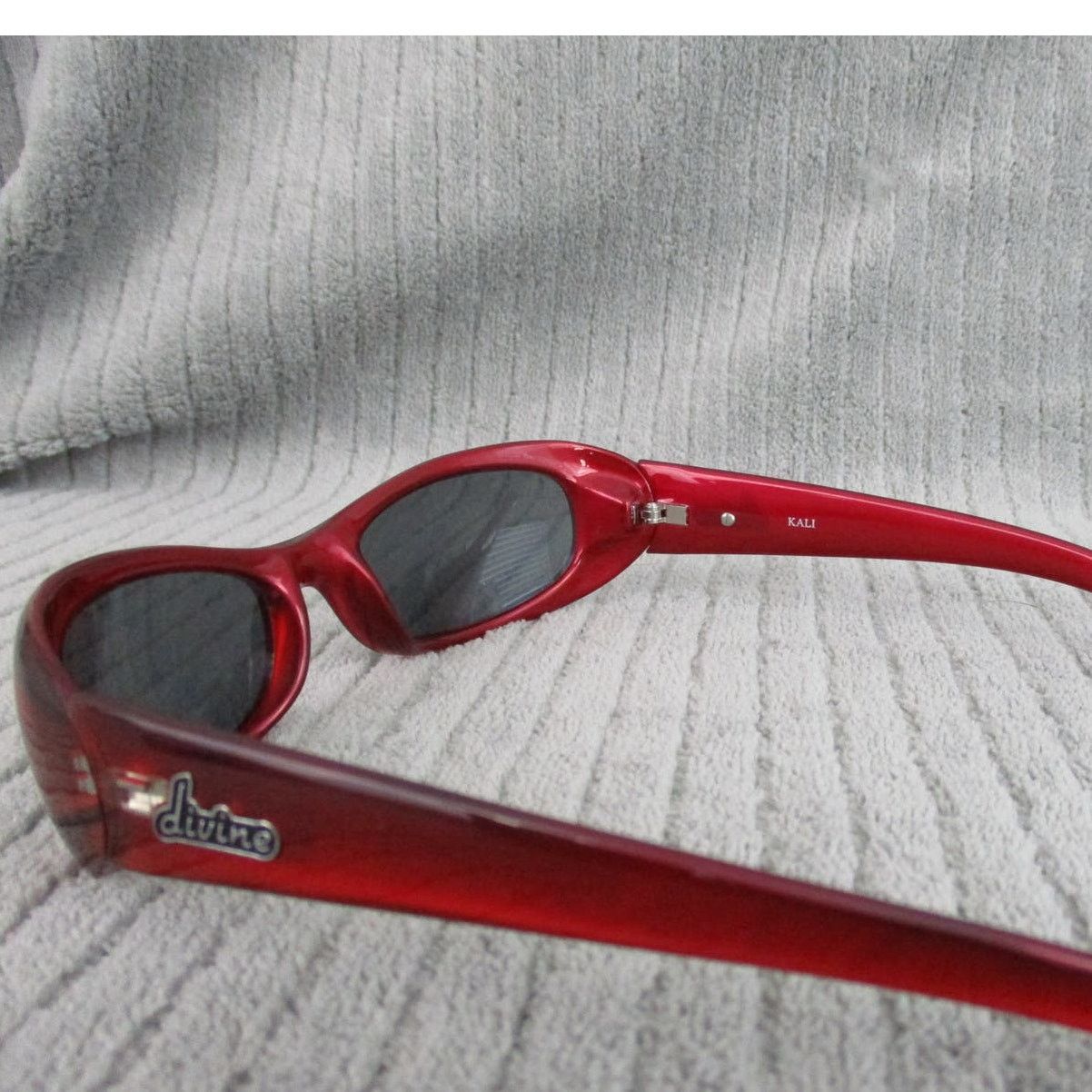 Other New Divine Eyewear Kali Red/Smoke Sunglasses Women's NWT Size ONE SIZE - 6 Thumbnail