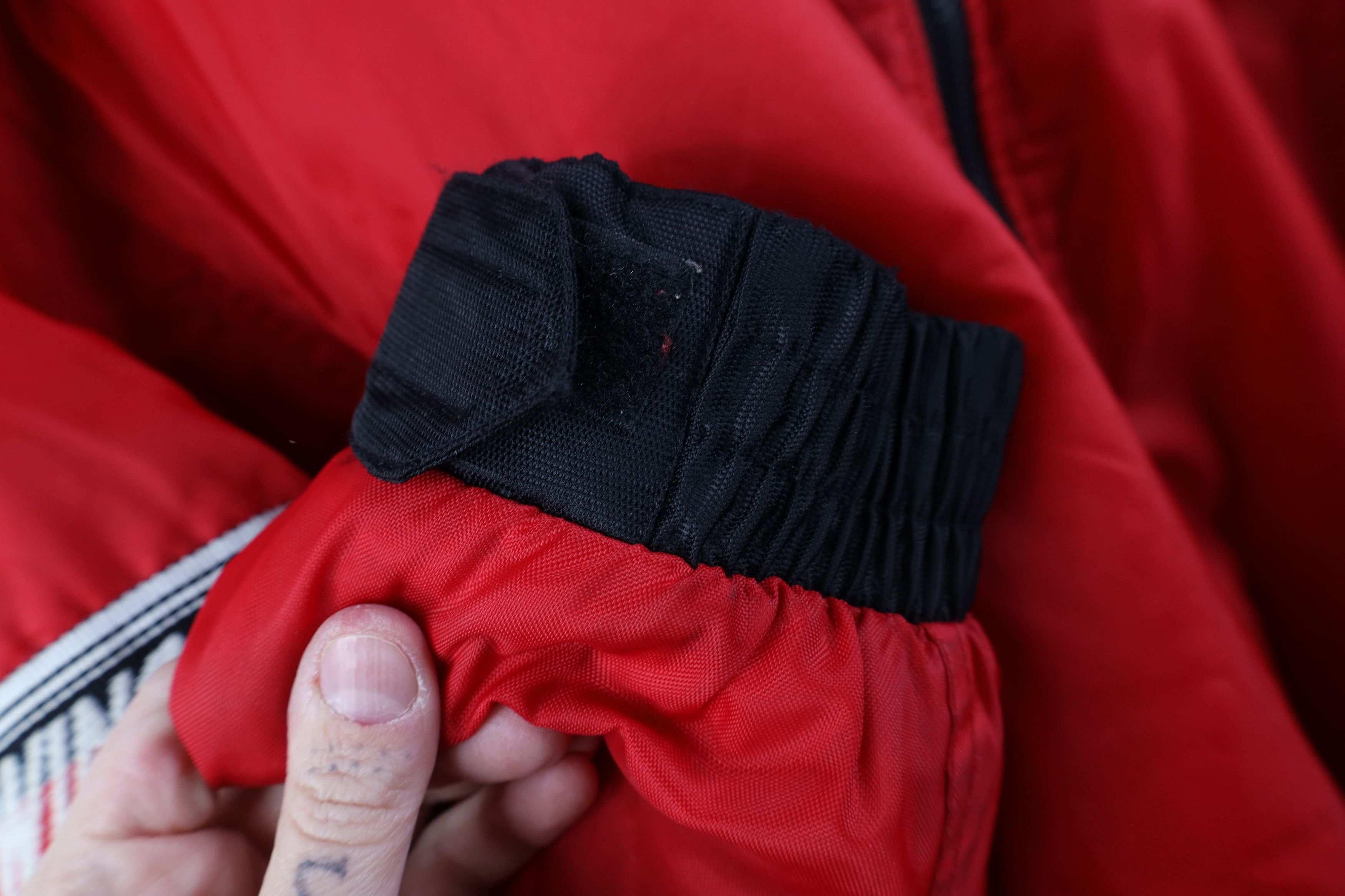 Vintage Vintage 90s Detroit Red Wings Hockey Quilted Puffer Jacket Size US XL / EU 56 / 4 - 10 Thumbnail