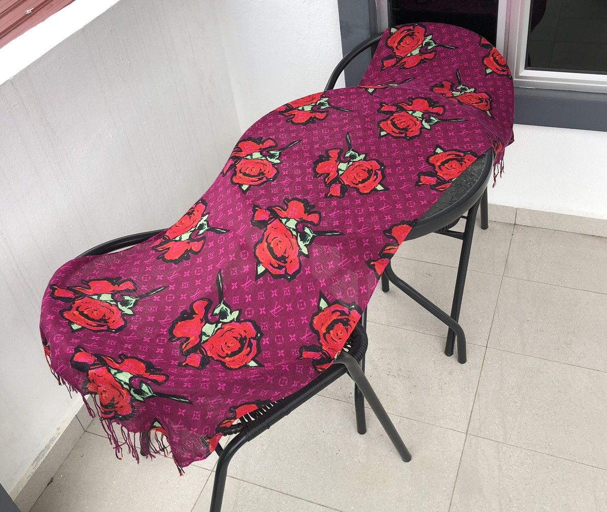 Louis Vuitton Louis Vuitton x Sprouse Wool Roses Graffiti Scarf Size ONE SIZE - 2 Thumbnail