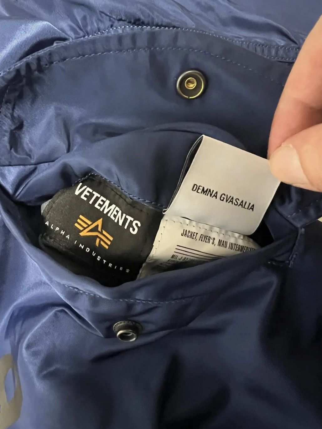Alpha Industries × Vetements Vetements X Alpha Industries Reversible Blue Fist Bomber Size US S / EU 44-46 / 1 - 6 Thumbnail