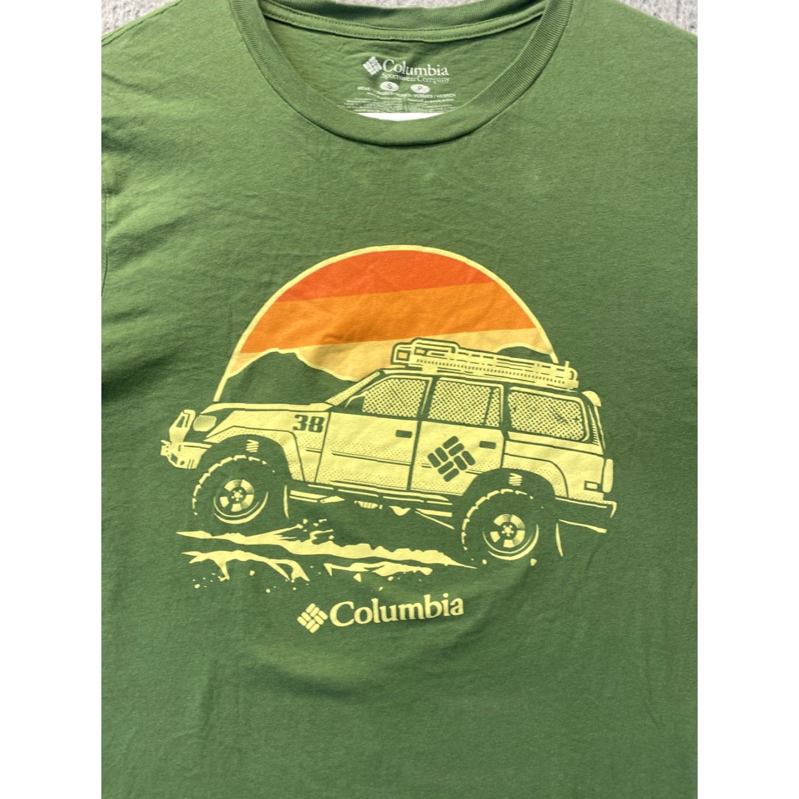 Vintage Columbia Men's T-Shirt Small Green Summer Outdoor Logo Cotton Crew Neck Size US S / EU 44-46 / 1 - 2 Thumbnail