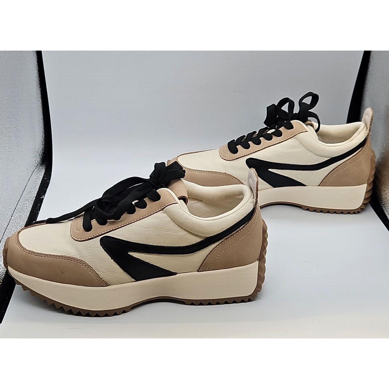 Dolce Vita VINTAGE Dolce Vita BYNX Platform Sneakers Women 6.5 Beige Tan Black Retro Trainer Sneaker Lace Up Platform Womens Size US 7 / IT 37 - 6 Thumbnail