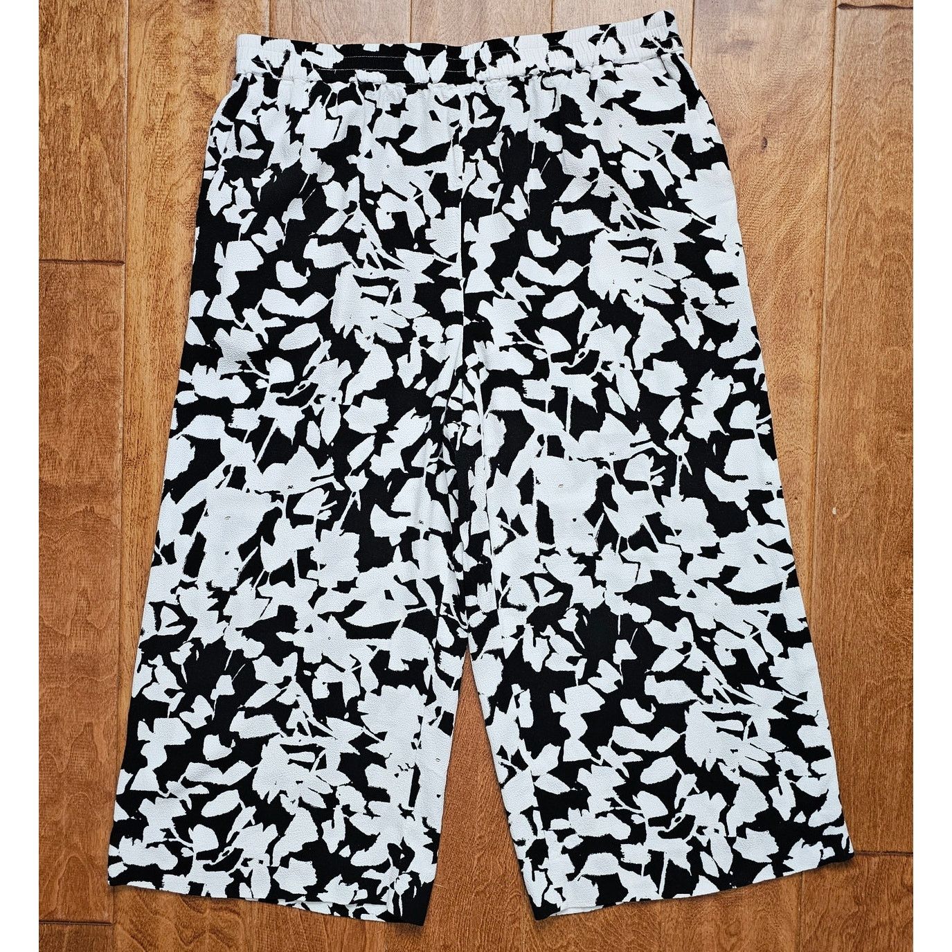 Kate Spade EUC Kate Spade Synna Leaf Wide Leg B/W Cropped Ankle Pants M Size 30" / US 8 / IT 44 - 2 Thumbnail